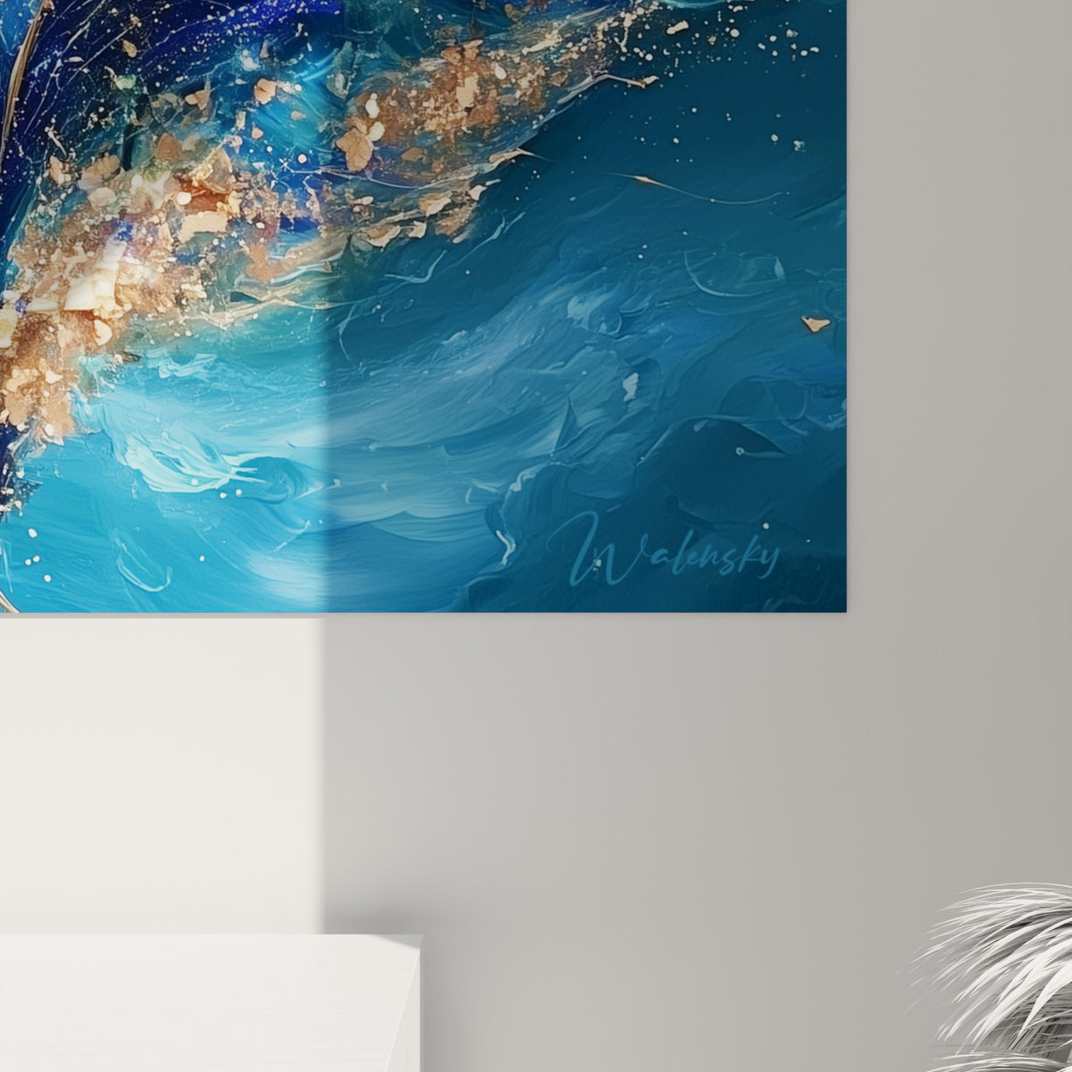 Détail des nervures dorées et coulures bleu marine révélant la texture brillante de la toile