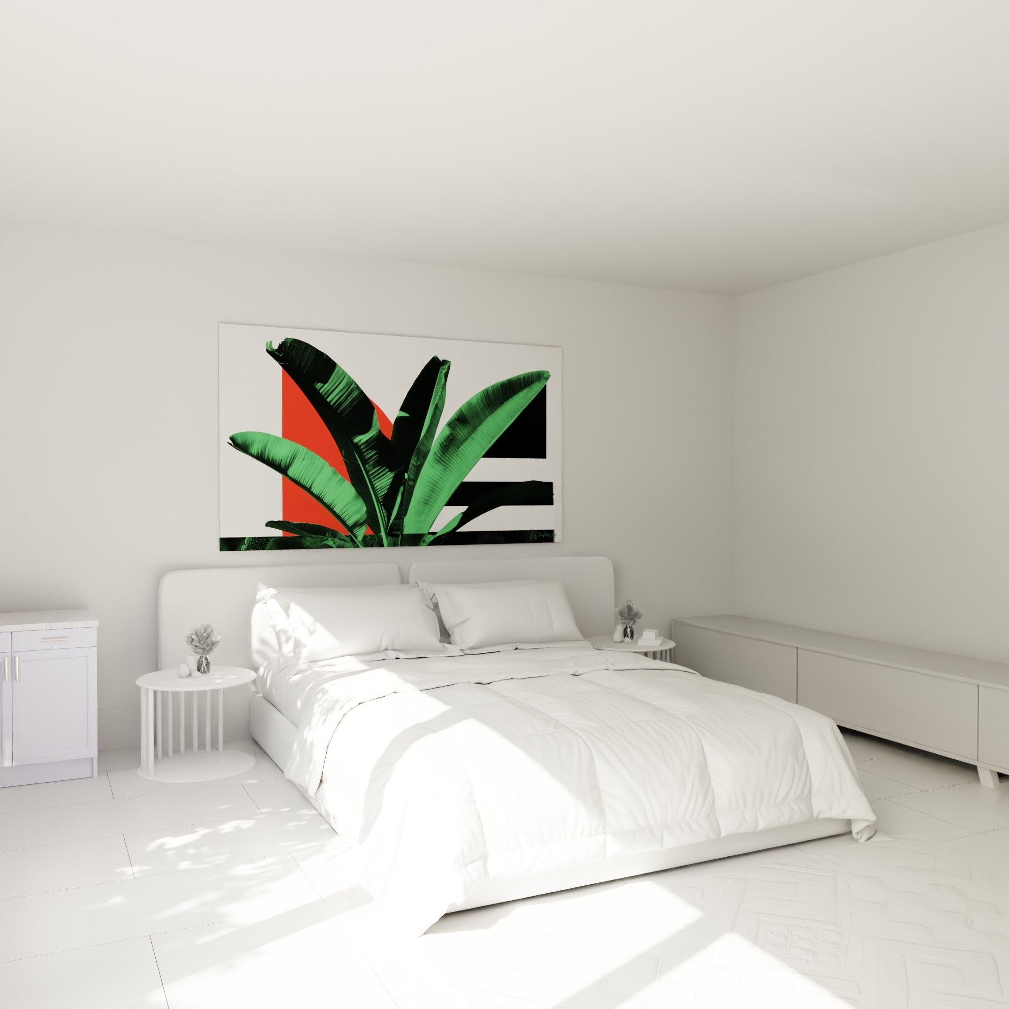 Feuillage tropical vert et rouge corail accroché au-dessus d'un lit dans une chambre claire