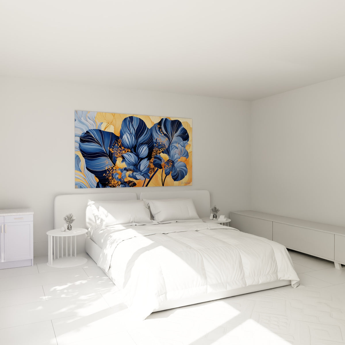 Motifs de Feuille de bananier bleu marine et doré au-dessus d'un lit dans une chambre claire