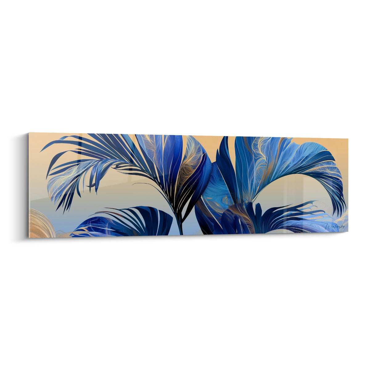 Feuille de palmier bleu marine aux nervures dorées se déployant sur fond ocre pastel dégradé