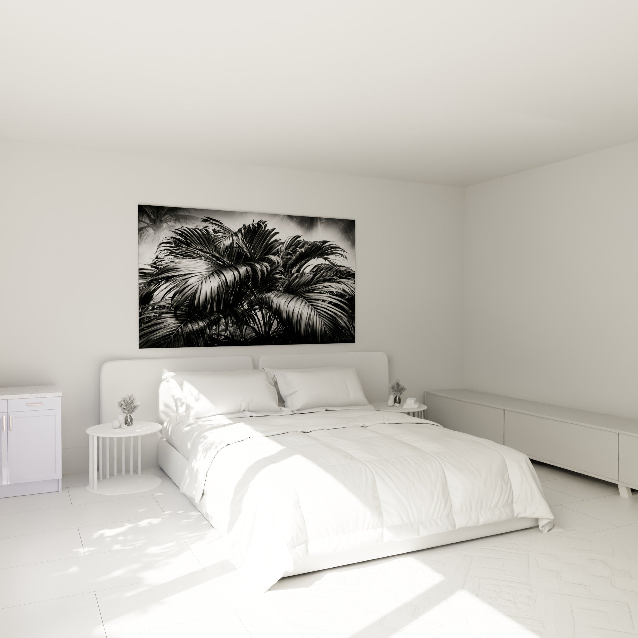 Feuillage de palmier anthracite et blanc vaporeux, accroché au-dessus d'un lit dans une chambre claire