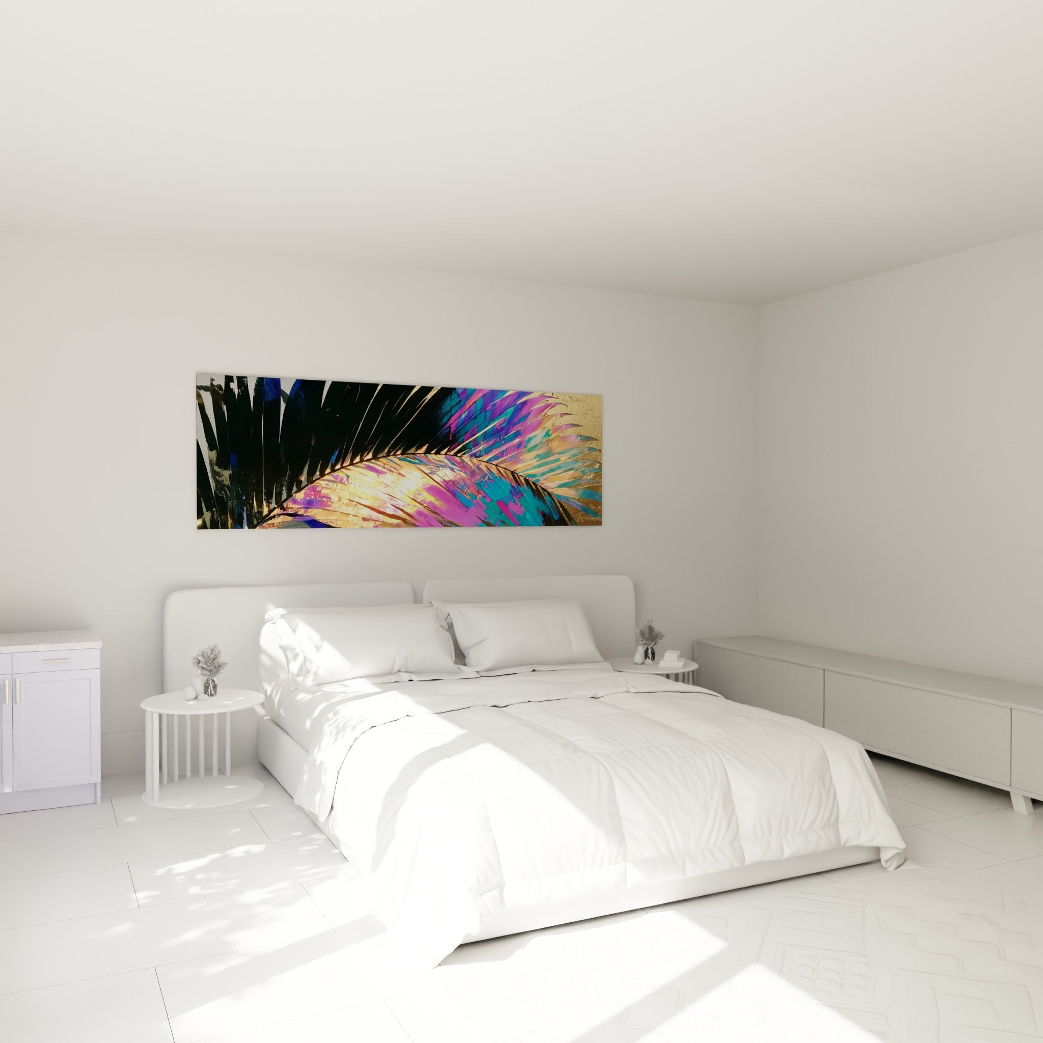 Palme dorée et magenta se déploie au-dessus d'un lit dans une chambre claire et épurée