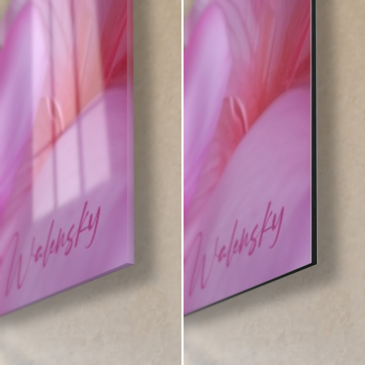 Tableau palme verte et fleur rose, coin bas droit : verre acrylique brillant à gauche, alu Dibond mat à droite, tranche de 3 mm