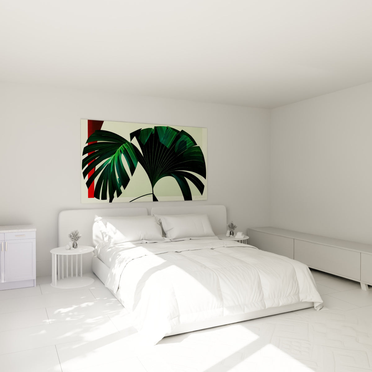 Palmes vertes aux nervures claires et touche rouge, accrochées au-dessus d'un lit dans une chambre claire