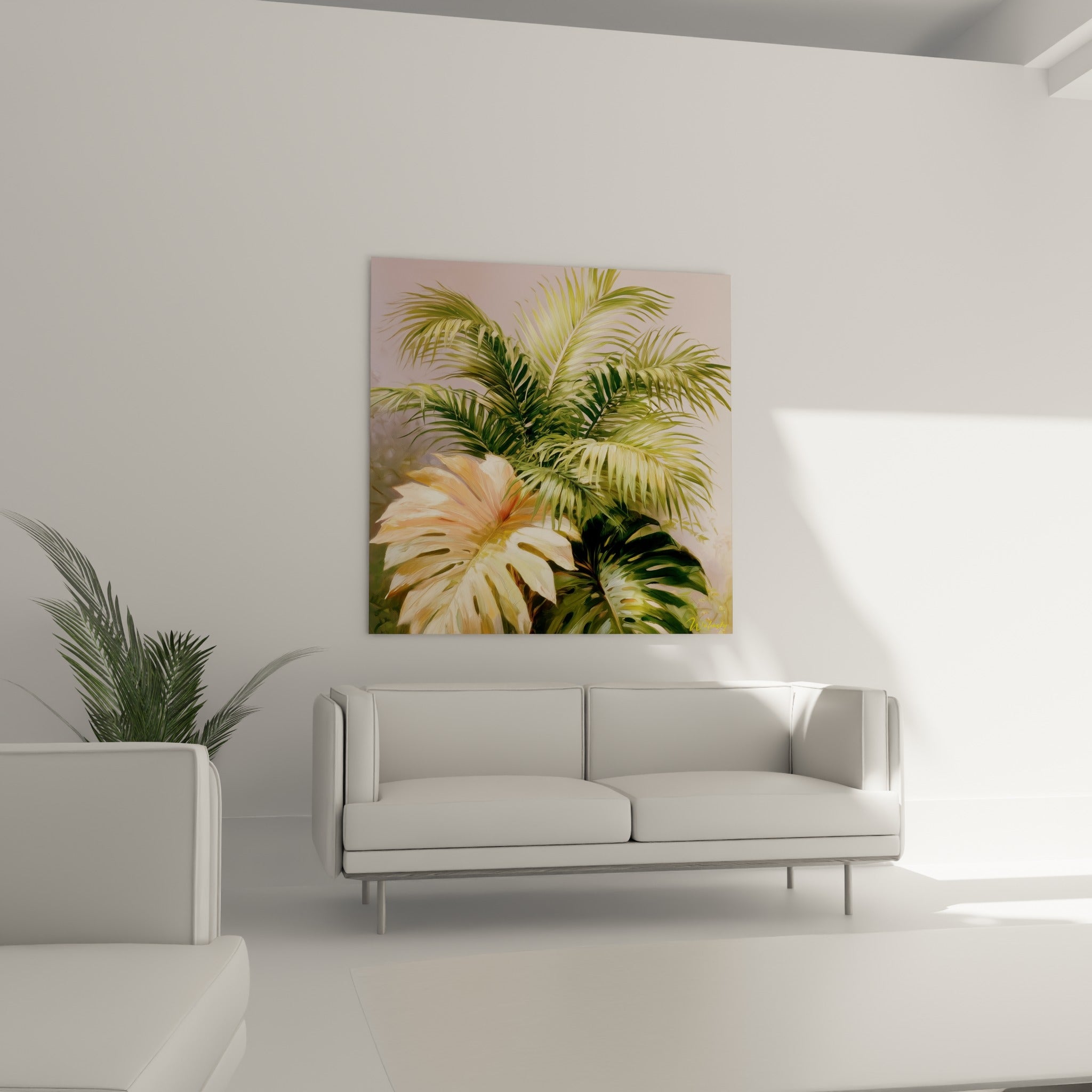 Végétation tropicale verte et corail accrochée au-dessus d'un canapé dans un salon lumineux