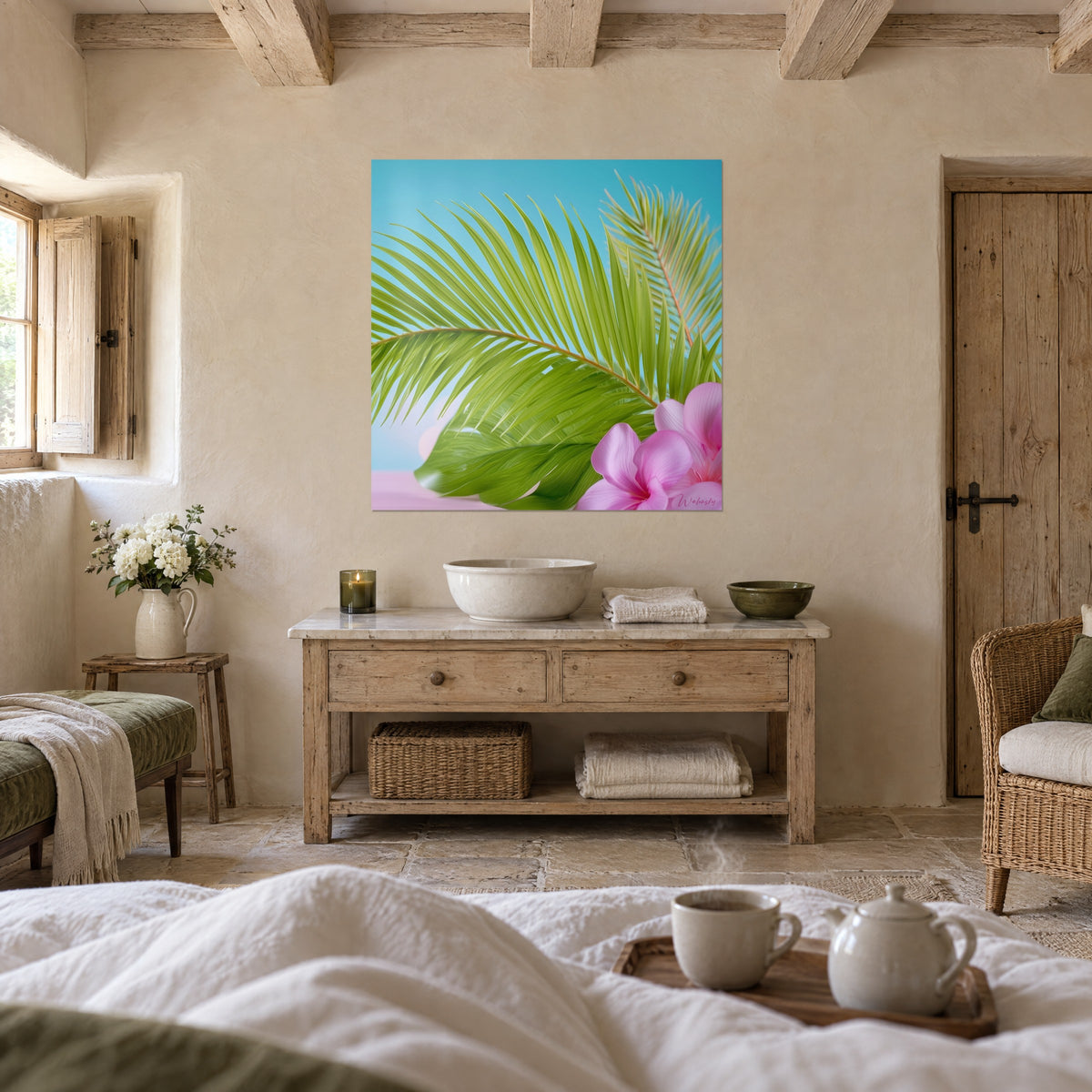 Tableau feuillage de palmier vert anis, pétales rose bonbon et ciel turquoise, au-dessus d'un lit dans une chambre claire