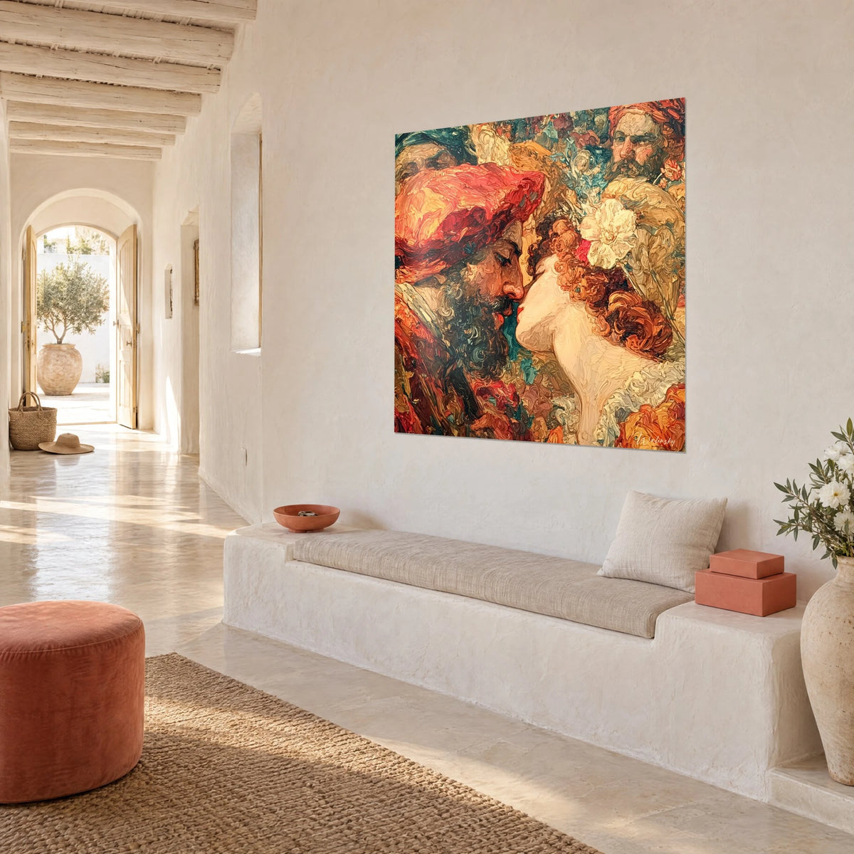 Tableau couple enlacé à la peinture épaisse, rouge vermillon, ocre doré et touches turquoise, mur blanc chaulé