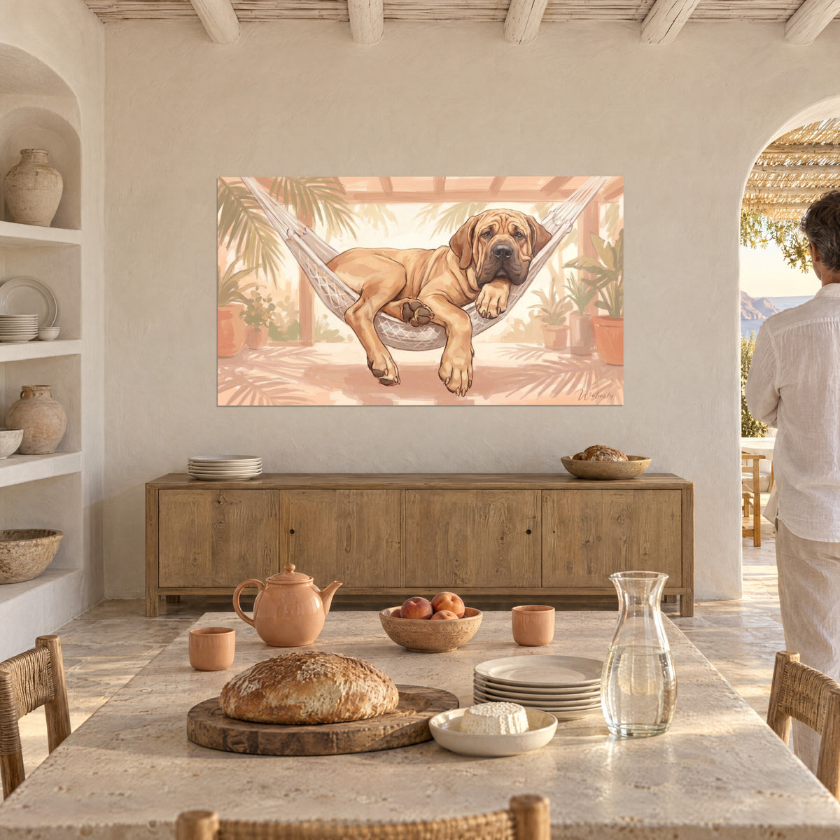 Schilderij grote hond met hangende lippen, barnsteenkleurige oren, liggend in een witte touwen hangmat, abrikoos- en salieggroene tinten, eetkamer