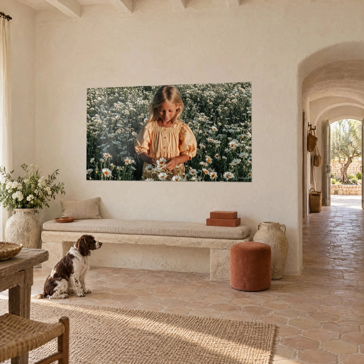 Gemälde Kind im safrangelben Kleid zwischen weißen Gänseblümchen, dunkelgrünes Laub, sitzender Spaniel, provenzalisches Landhaus