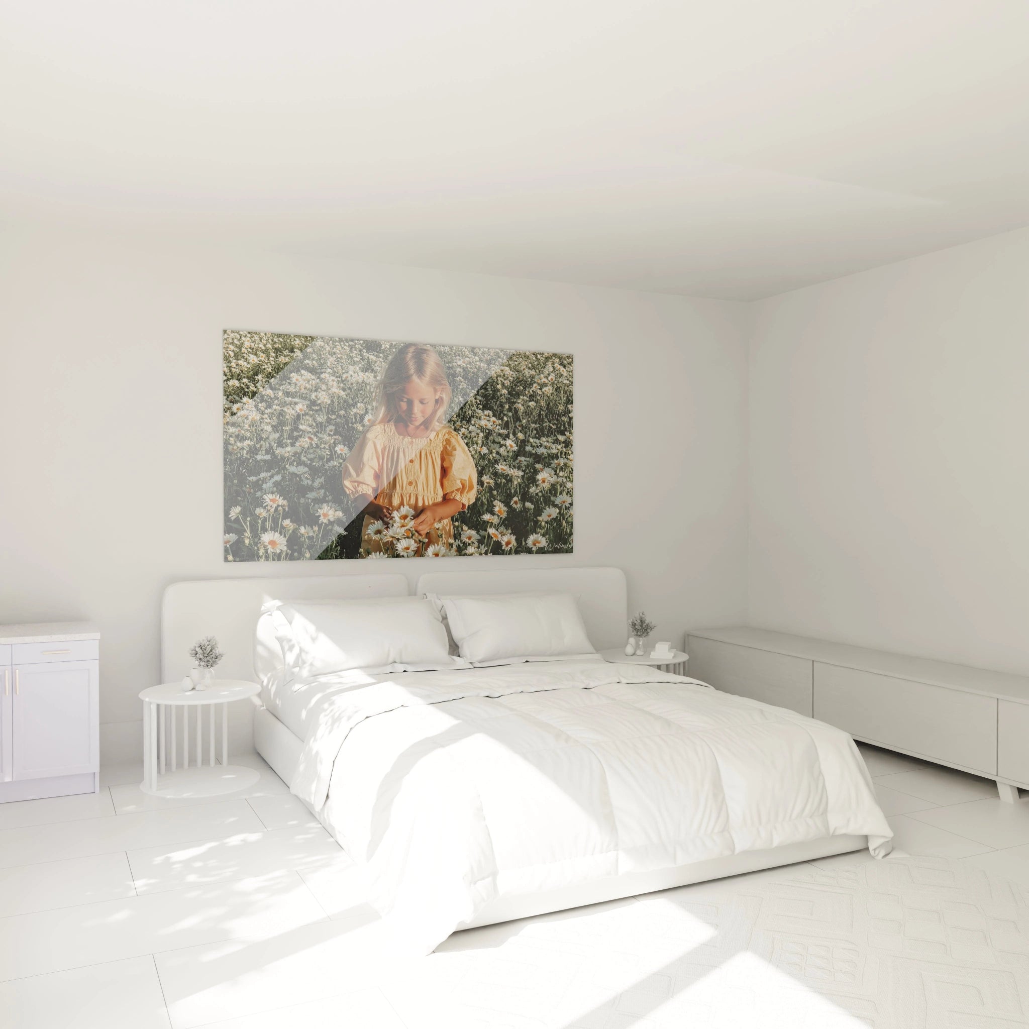 tableau fillette fleurs Walensky accroche au mur au dessus du lit blanc moderne dans chambre lumineuse et minimaliste