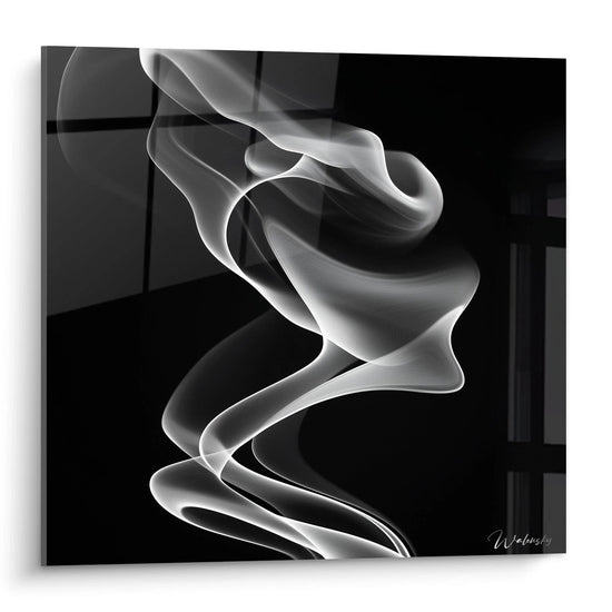 Un tableau fumée abstraite présentant des lignes blanches ondulantes et vaporeuses sur fond noir profond. Les formes fluides créent un mouvement sinueux continu avec une texture fine et délicate, évoquant des volutes éthérées en suspension.
