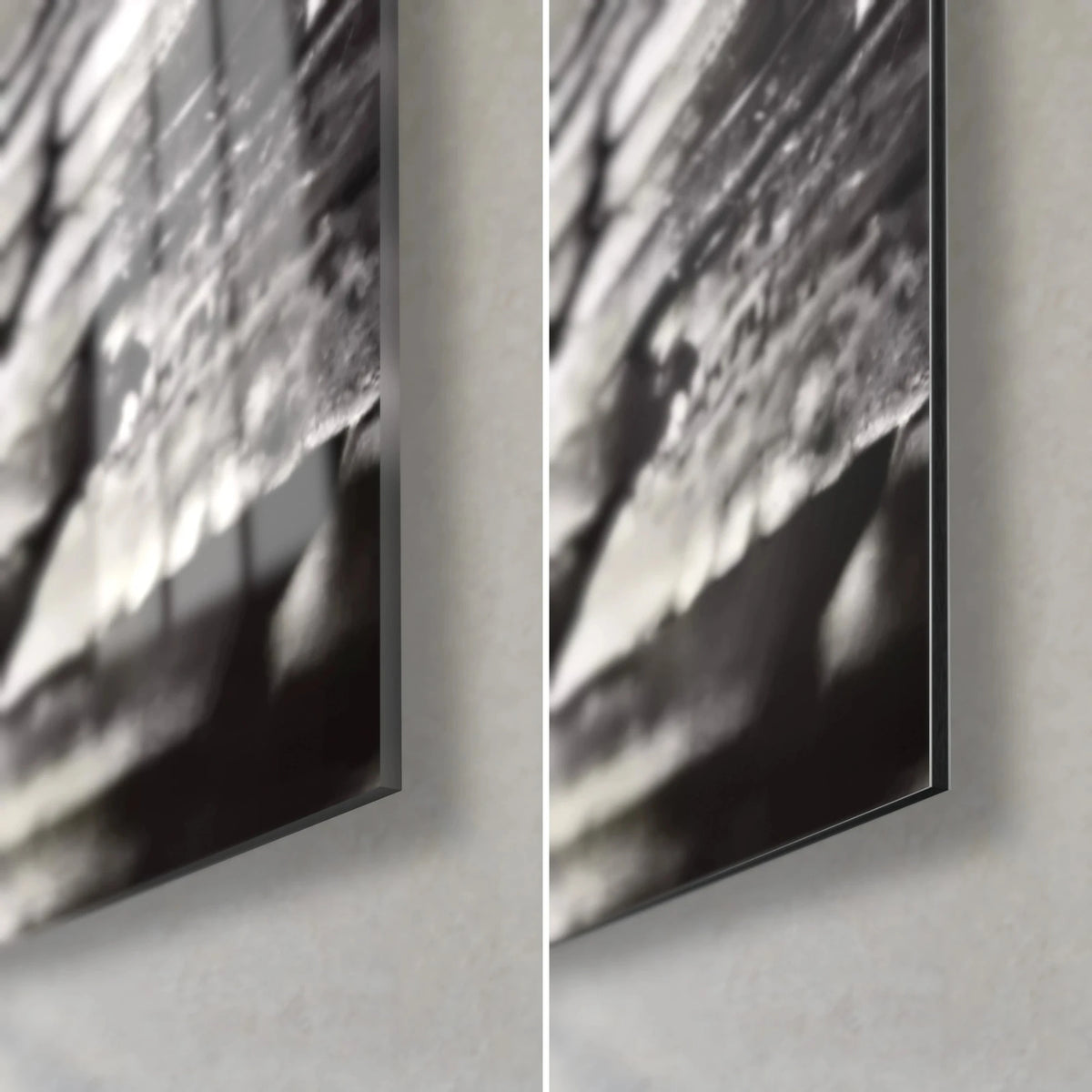 Quadro passeggiatrice in abito a pois, pavé lucido nero e grigio, angolo in basso a destra, vetro lucido e Dibond opaco, spessore 3 mm