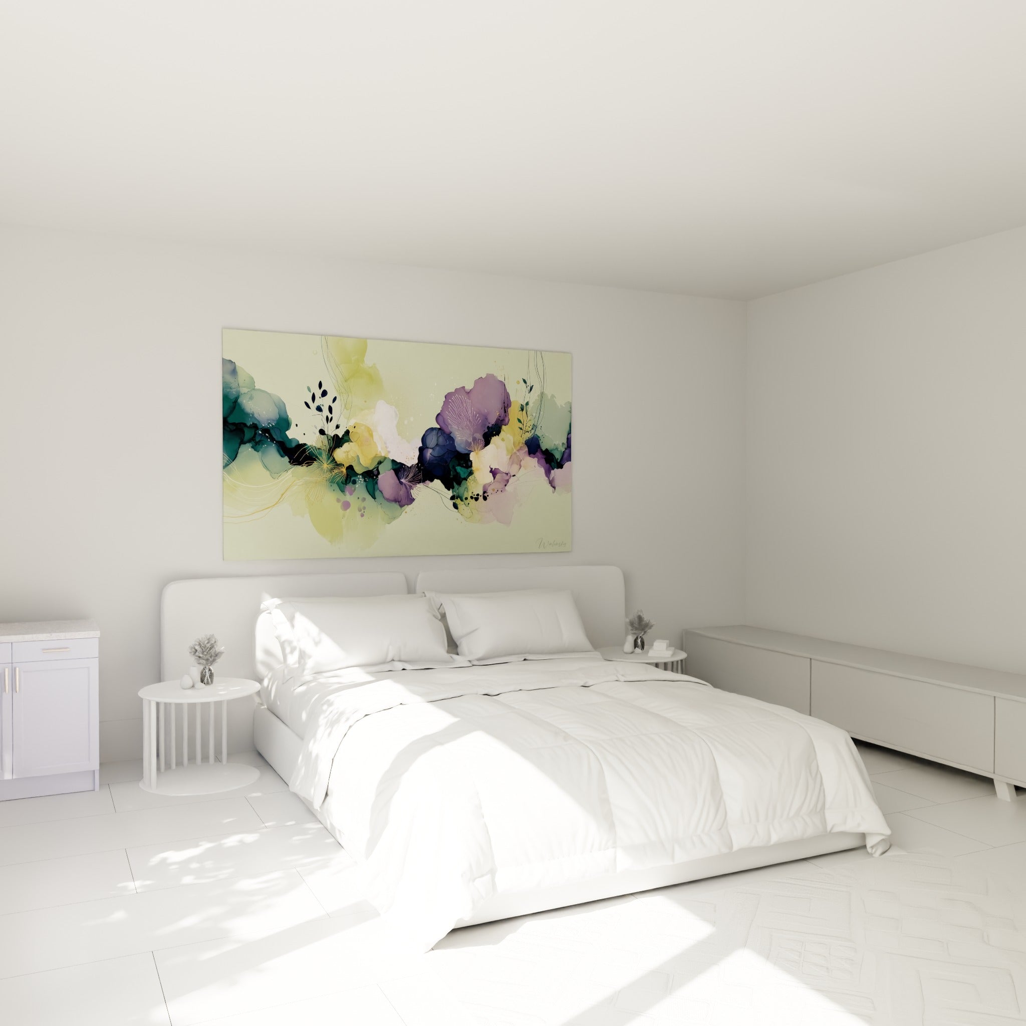 Pétales fluides violets et bleu marine composant ce tableau fleur abstrait au-dessus d'un lit dans une chambre claire