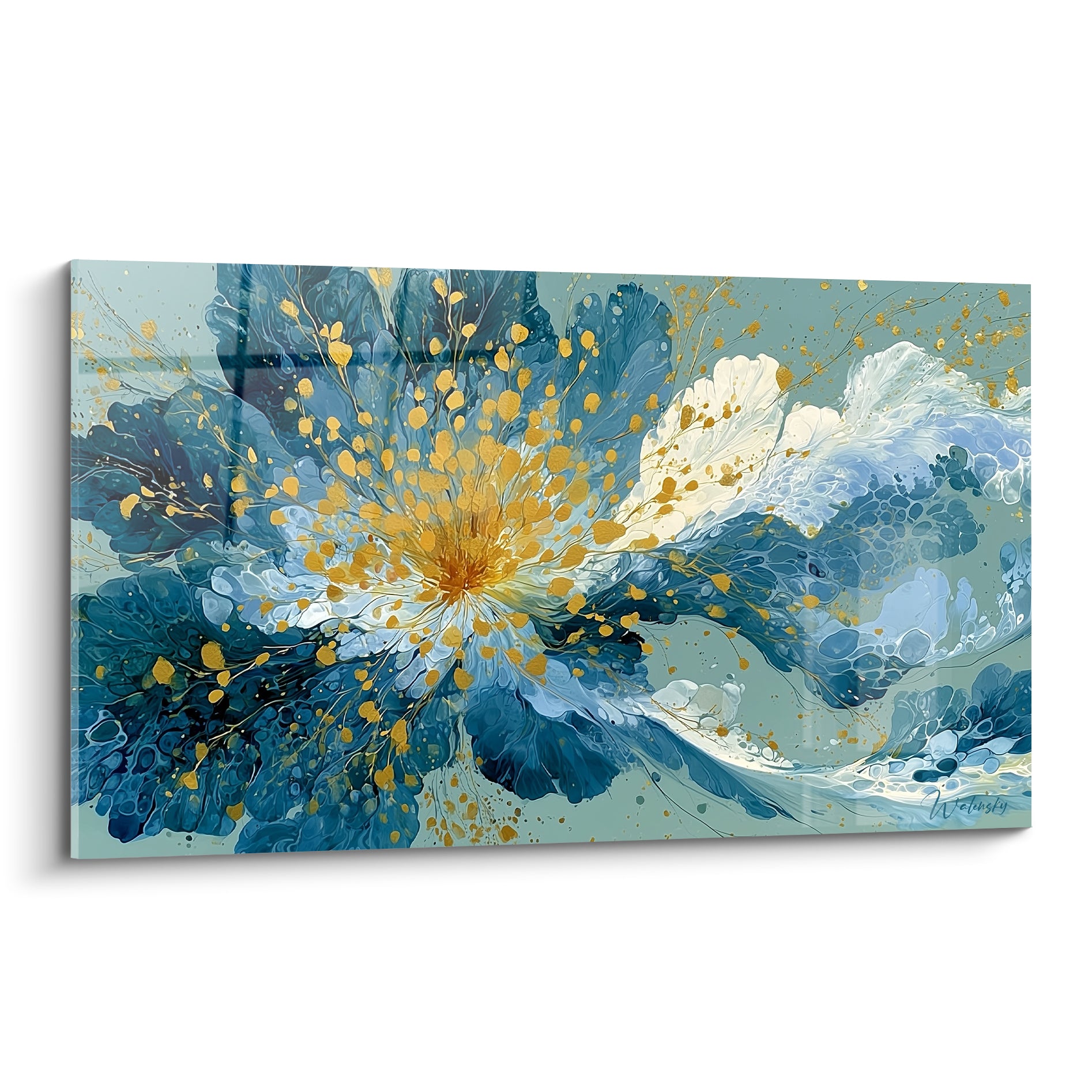 Fleur abstraite bleu marine et dorée aux pétales marbrés, explosion lumineuse en plein cadre