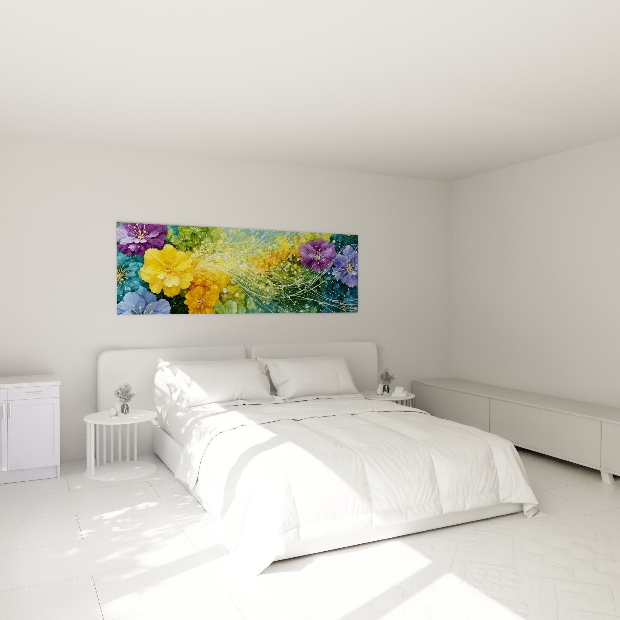Bouquet de fleurs abstrait jaune et violet avec traînées lumineuses, au-dessus d'un lit dans une chambre claire