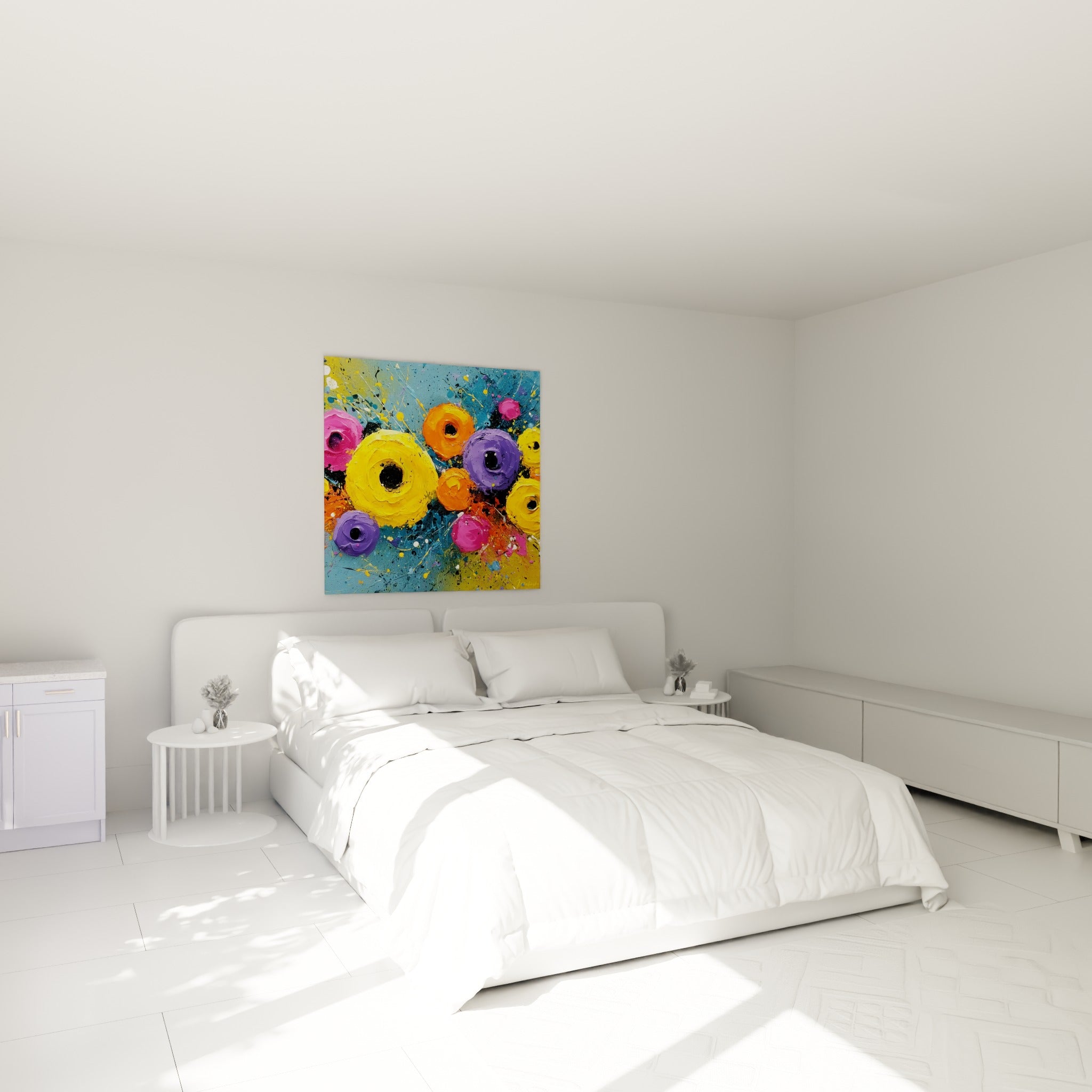 Bouquet abstrait jaune et fuchsia aux reliefs marqués, au-dessus d'un lit dans une chambre claire