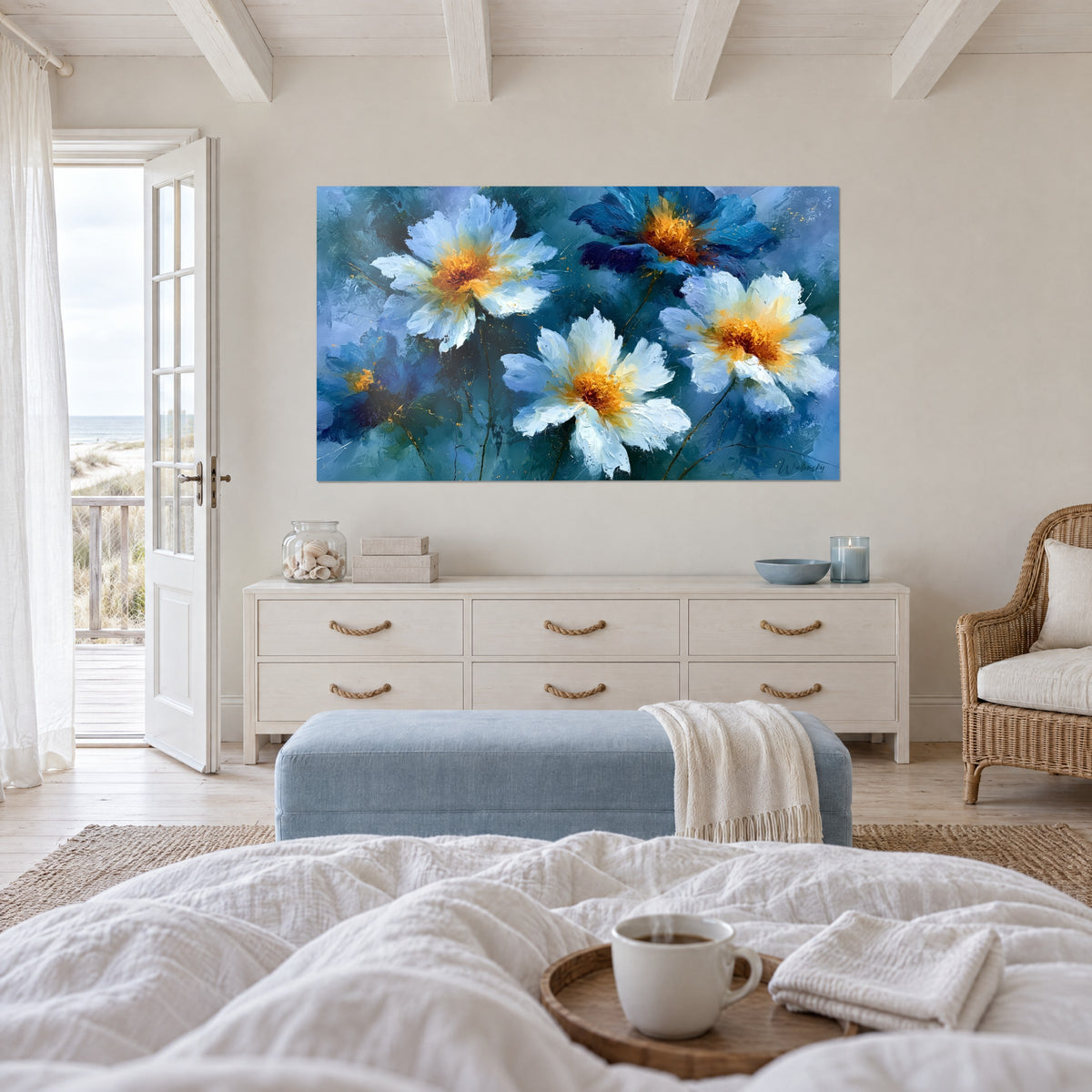 Cuadro de ramo de flores silvestres blanco crema y azul noche, corazones anaranjados, colgado encima de una cama en un dormitorio luminoso