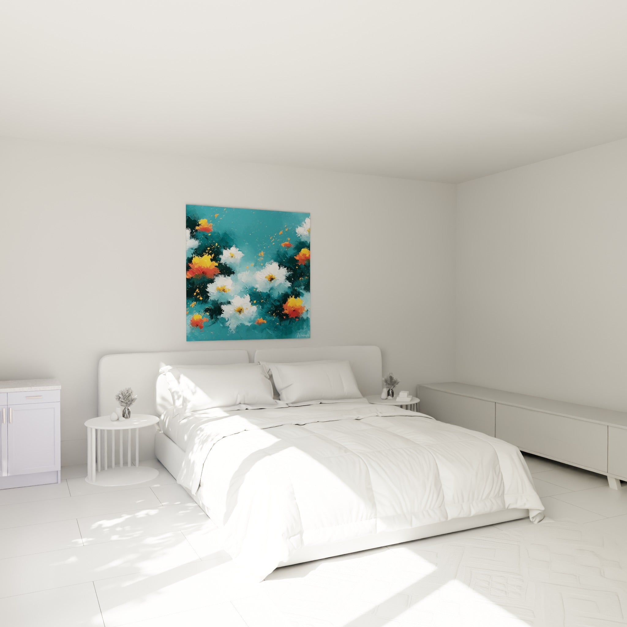 Corolles blanches et éclats orange peints en relief, accrochées au-dessus d'un lit dans une chambre claire