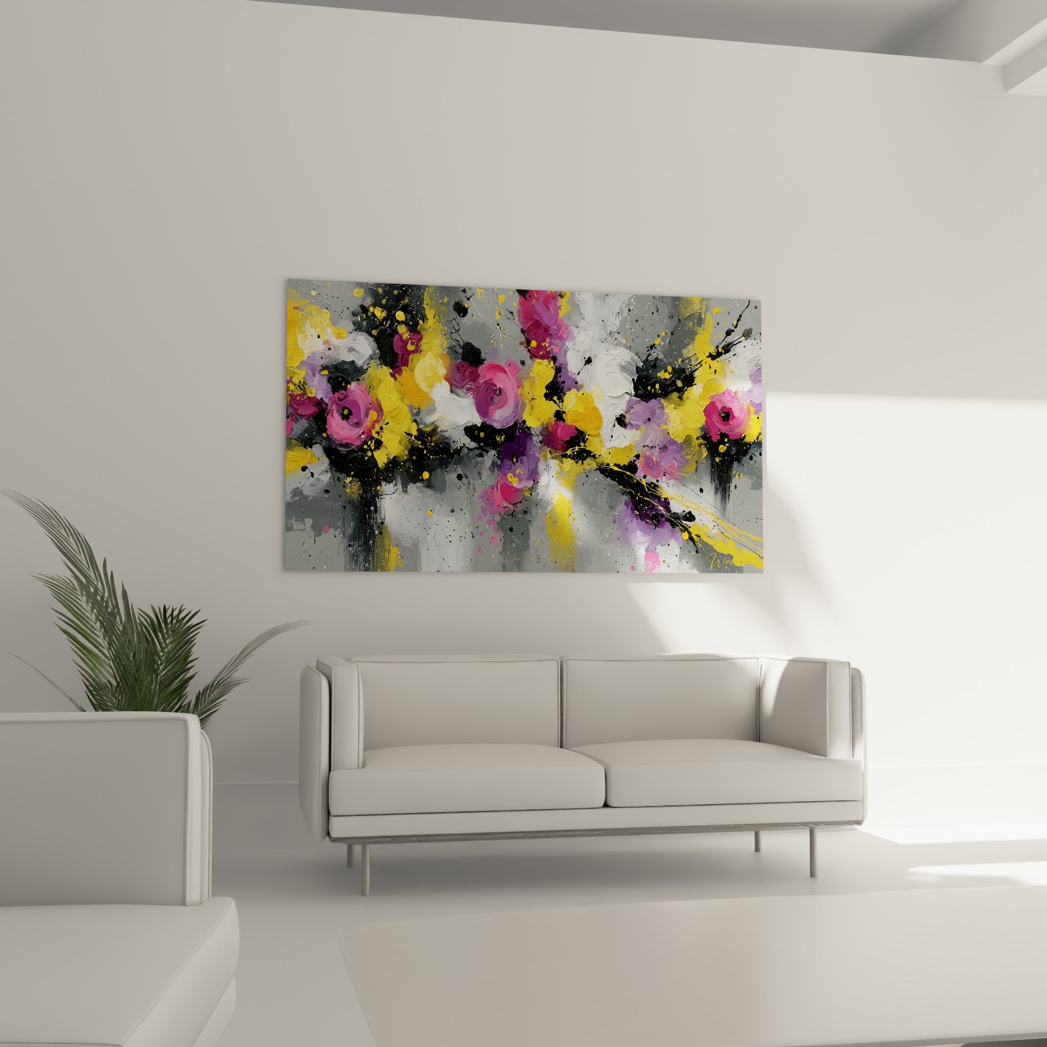 Fleurs violettes et blanches jaillissant sur fond gris, tableau fleur abstrait au-dessus d'un canapé dans un salon lumineux