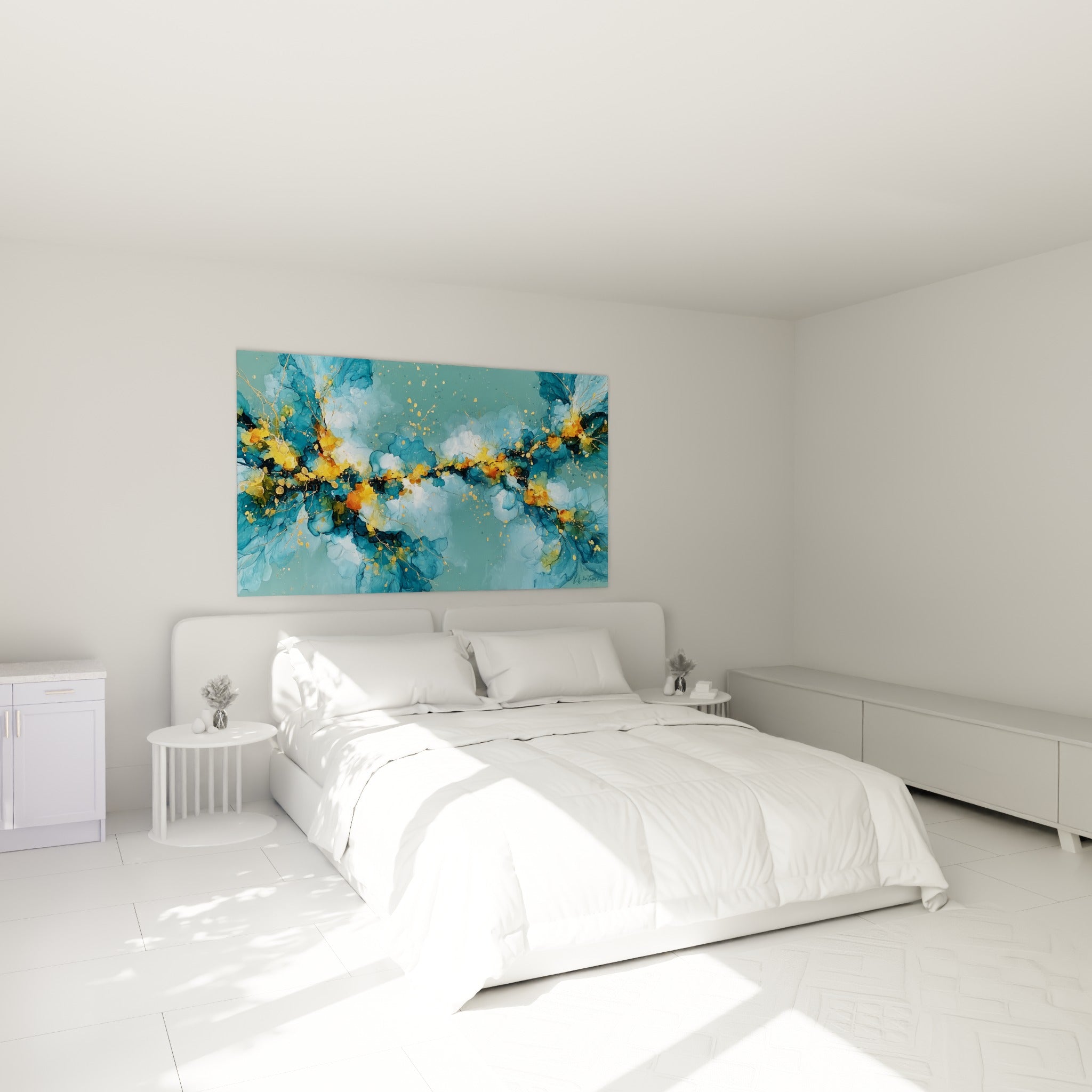 Éclatement floral bleu turquoise et doré au-dessus d'un lit dans une chambre claire