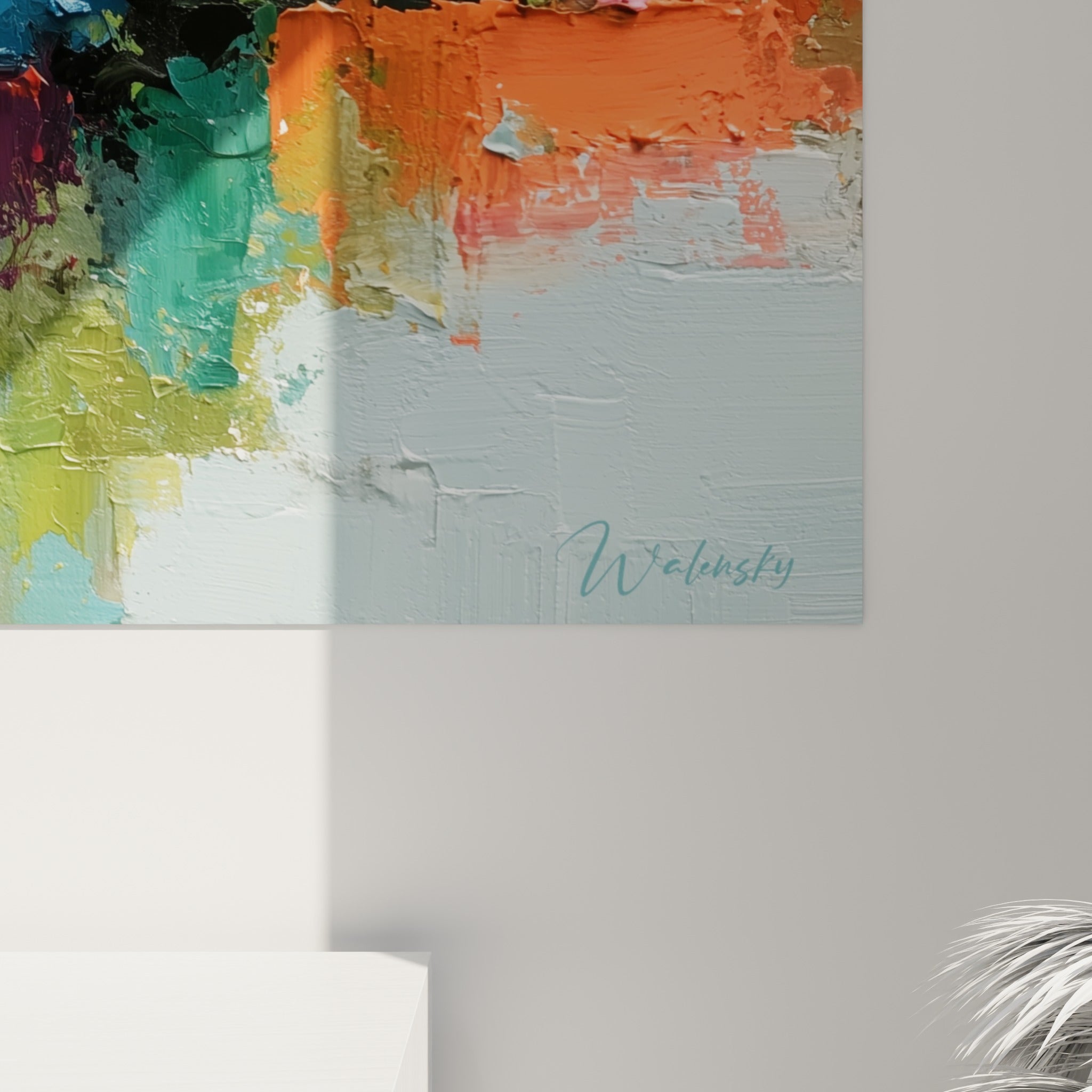 Empâtements colorés en orange, jaune et turquoise révélant la matière épaisse de la peinture florale abstraite