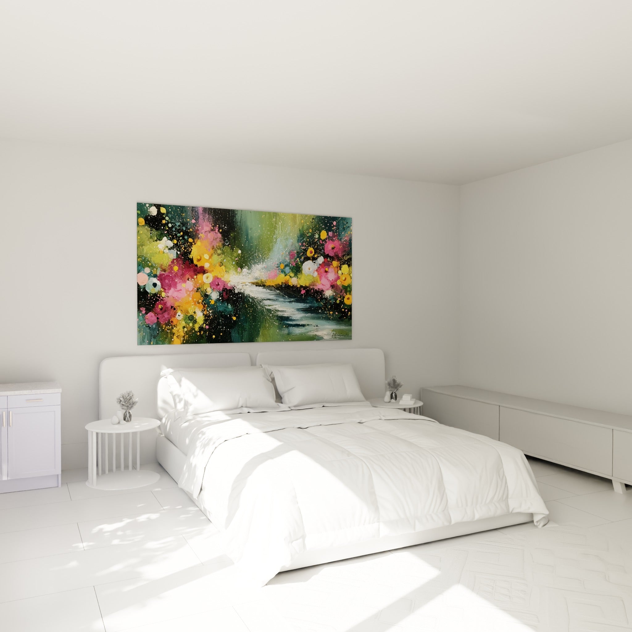 Explosion florale rose et dorée au-dessus d'un lit dans une chambre claire