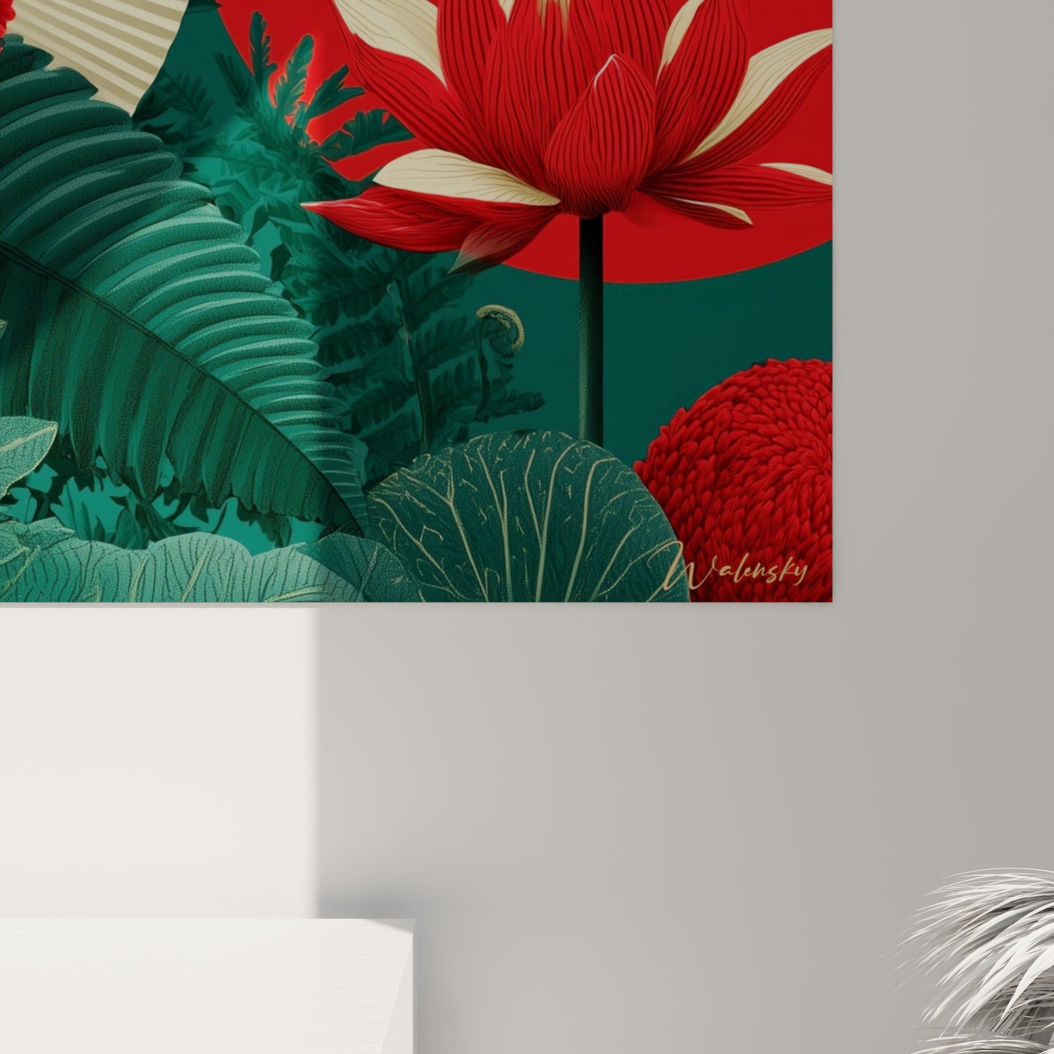 Pétales de chrysanthème rouge sombre et textures vert émeraude finement détaillées en gros plan