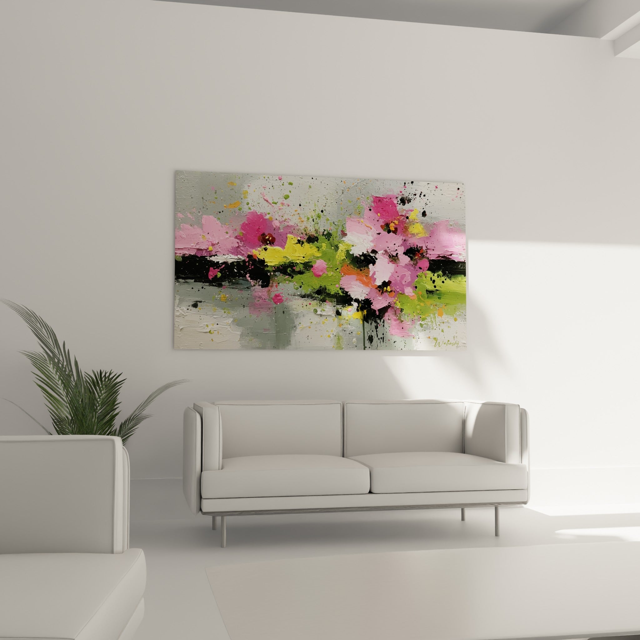 Pétales éclatés en rose et vert lumineux, au-dessus d'un canapé dans un salon lumineux