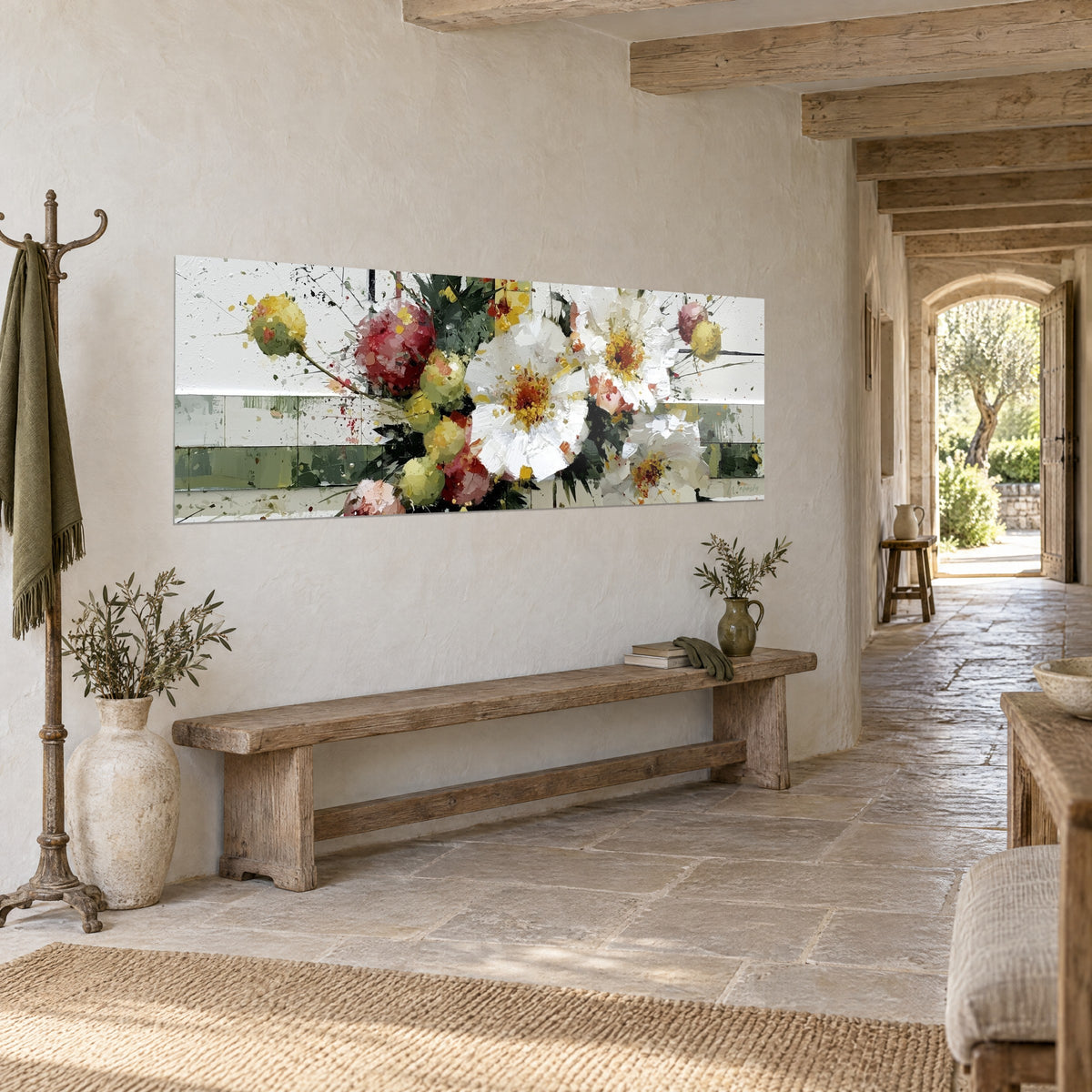 Schilderij panoramische bloemencompositie met witte bloembladen en oranjegele hartjes, saliegroen gestreepte achtergrond, stenen gang