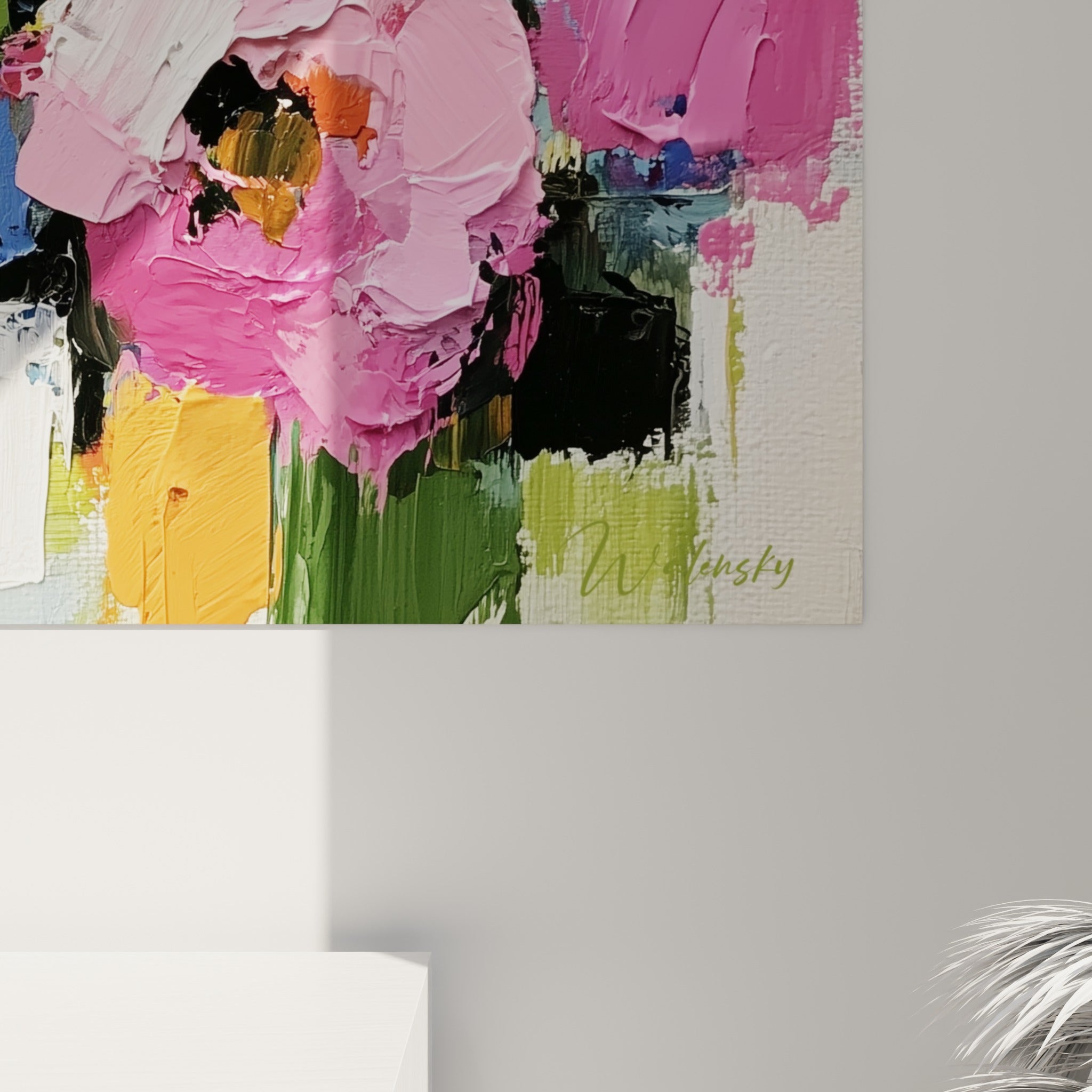 Empâtements épais de rose et bleu marine visibles de près, matière brute et coulures de peinture au couteau