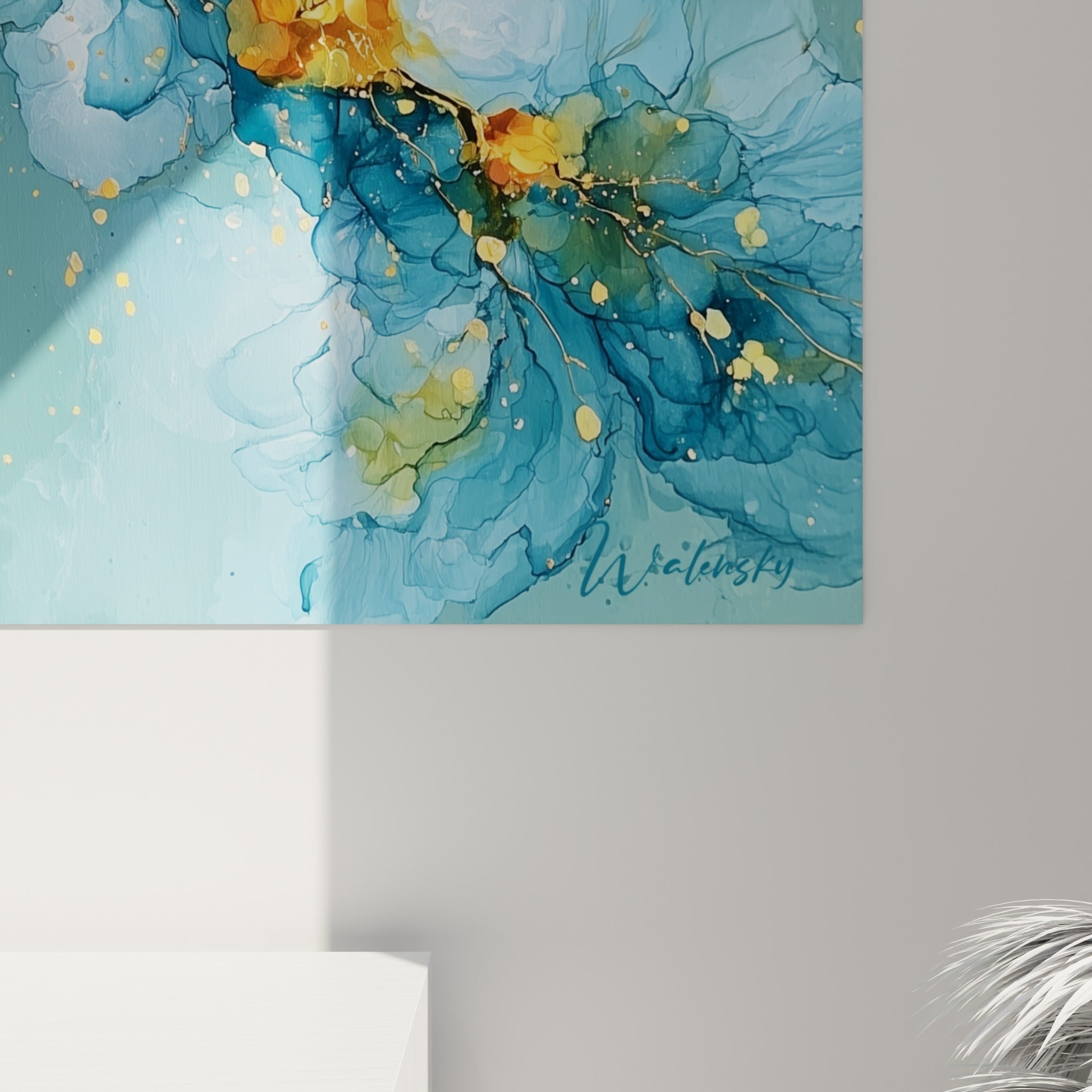 Détail des coulures dorées et bleu turquoise, texture fluide typique de l'encre à l'alcool