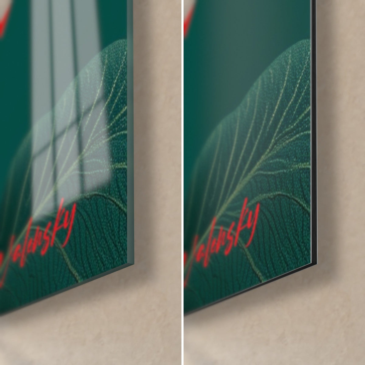 Quadro fiori rossi su fondo verde intenso, nervature di foglia incise, firma rossa, angolo in basso a destra in vetro lucido e Dibond opaco