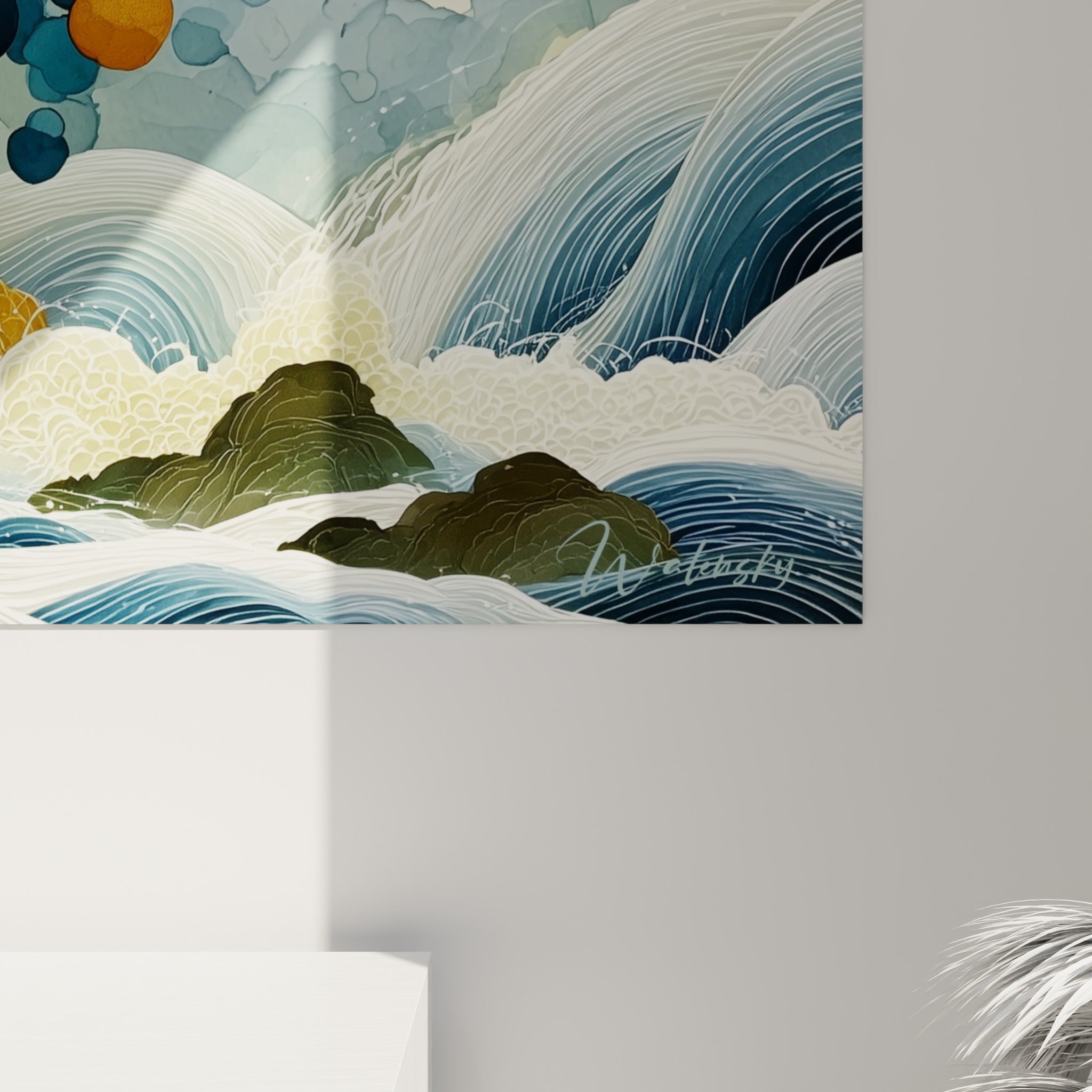 Détail des pétales pointillés dorés et bleu marine sur la toile fleur abstrait, texture fluide et vaporeuse