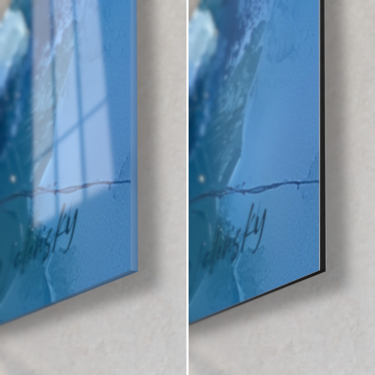 Cuadro de corolas blancas y azules, esquina inferior derecha en cristal acrílico brillante a la izquierda, aluminio Dibond negro mate a la derecha