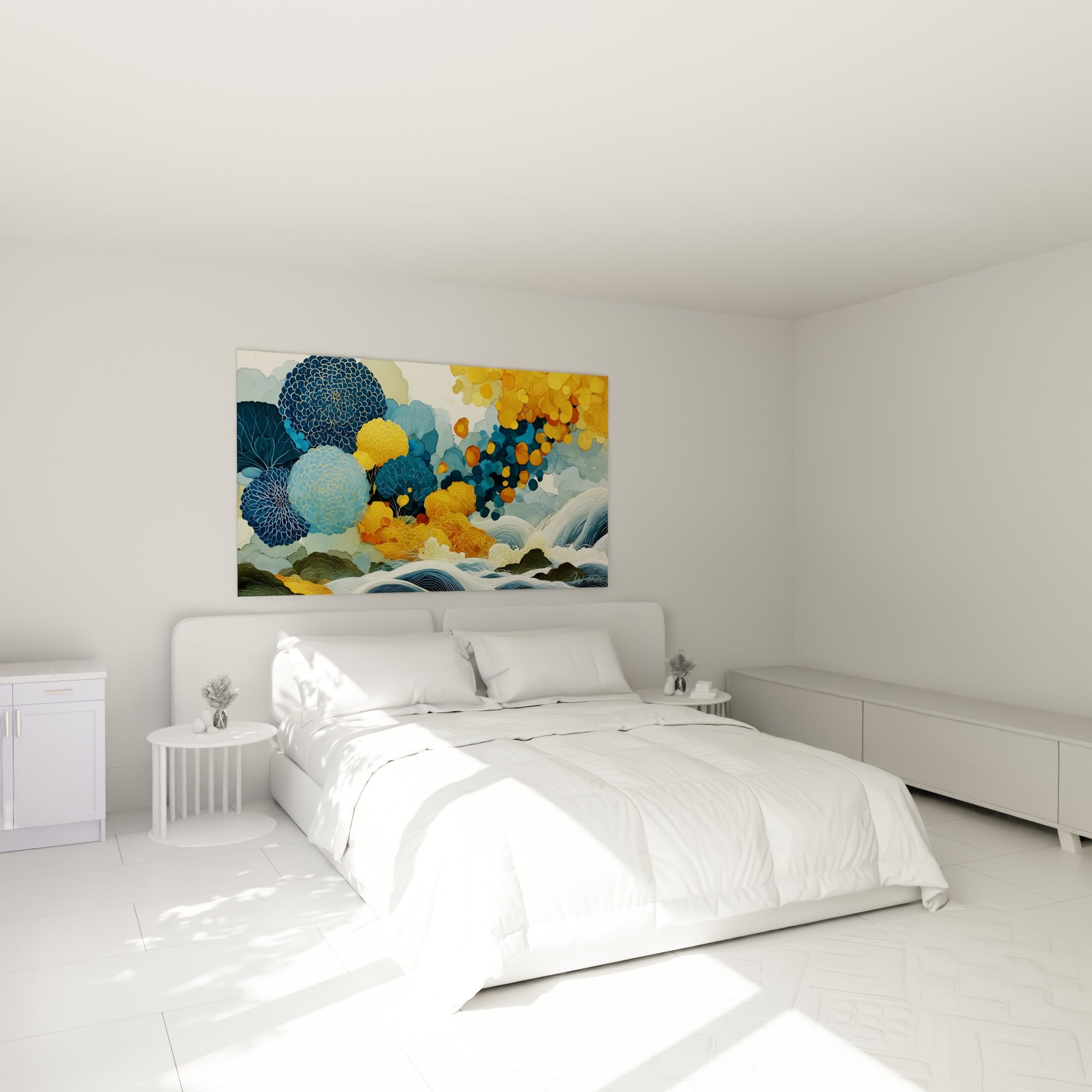 Chrysanthèmes bleu marine et dorés de ce tableau fleur abstrait au-dessus d'un lit dans une chambre claire