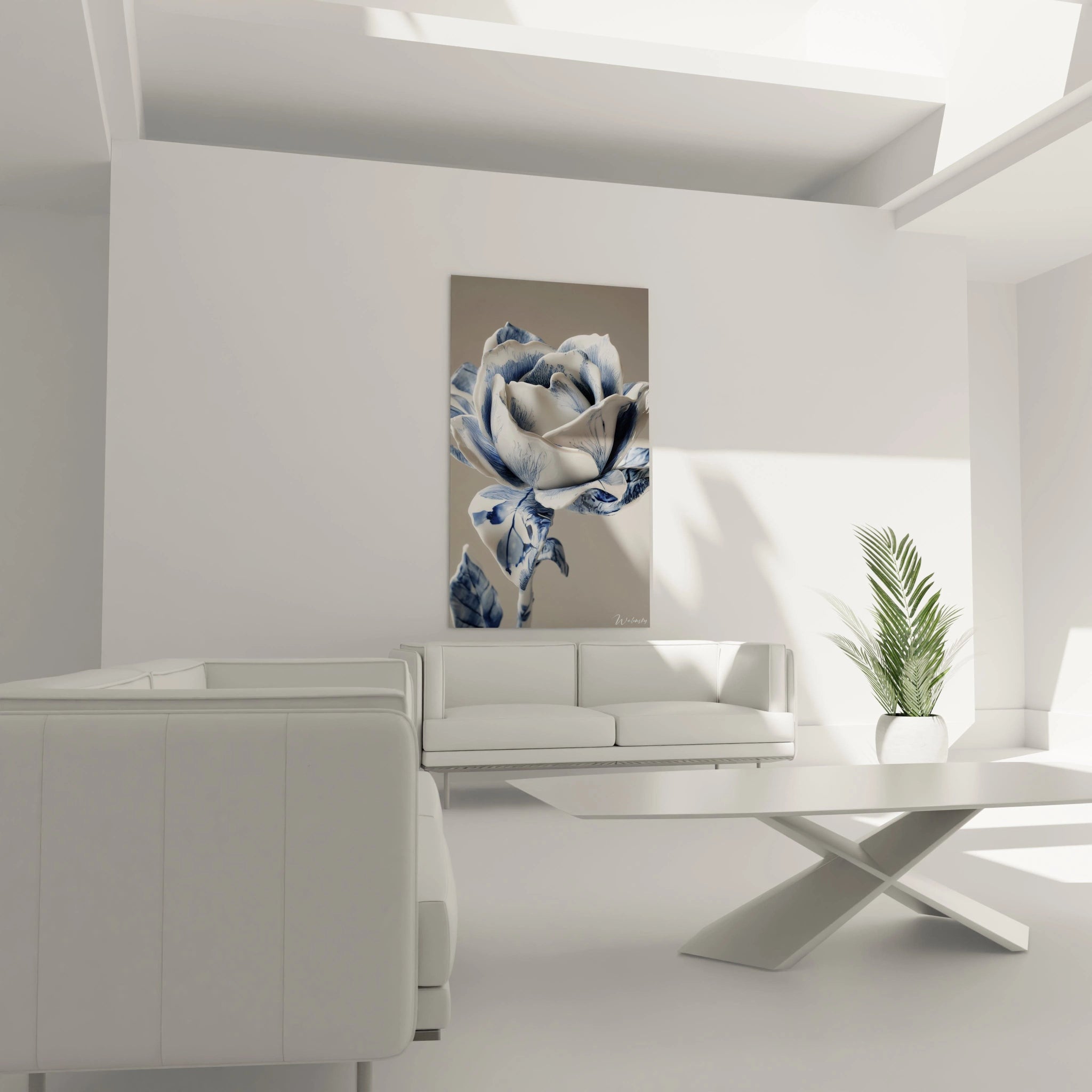Un tableau porcelaine floral présentant une fleur épanouie aux teintes bleues et blanches. Les veines délicatement tracées sur chaque pétale créent un contraste saisissant avec le fond blanc immaculé et la texture glacée caractéristique.
