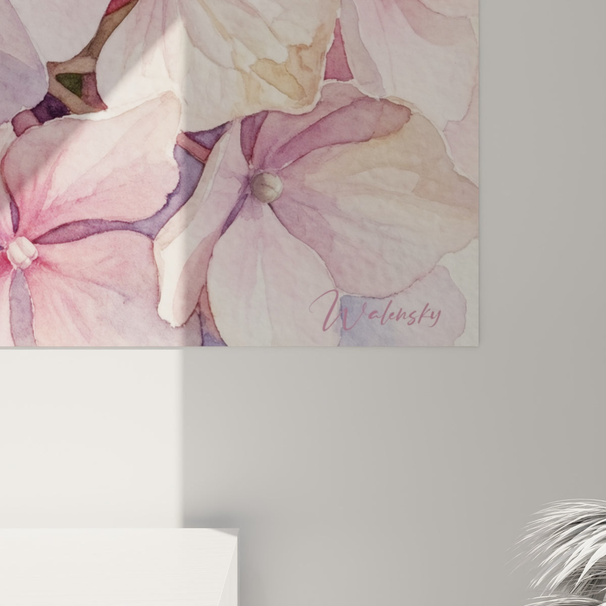 Pétales d'hortensia où le bleu indigo et le rose poudré se fondent en coulures et lavis aquarelle texturés