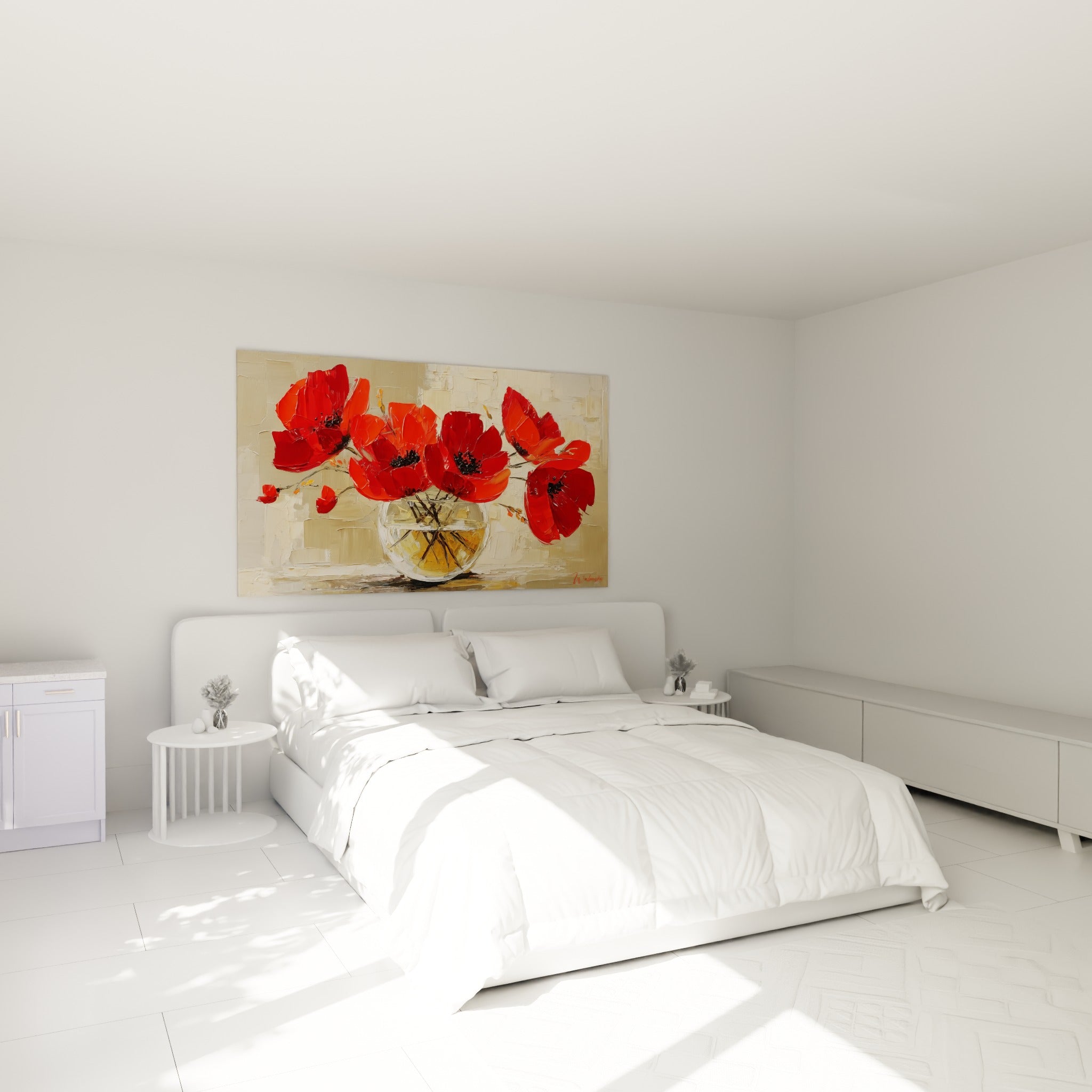 Bouquet de fleur nature rouge vif et beige au-dessus d'un lit dans une chambre claire