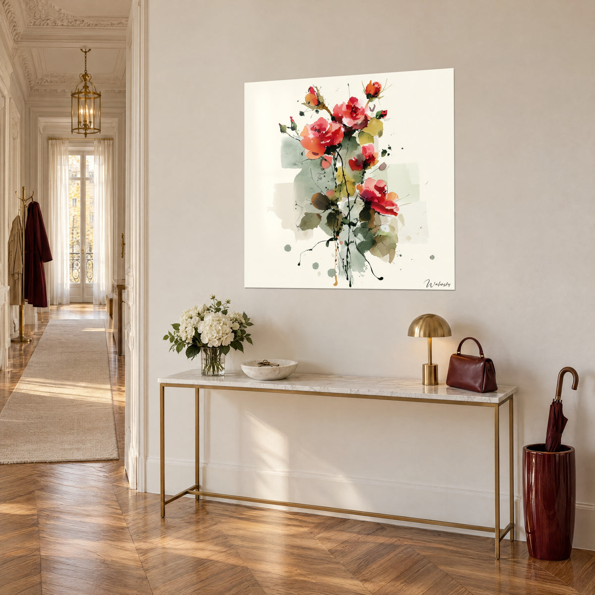 Schilderij roze en oranje aquarelbloemen, saliegroene en okerkleurige bladeren, opgehangen aan een muur naast een vergulde console