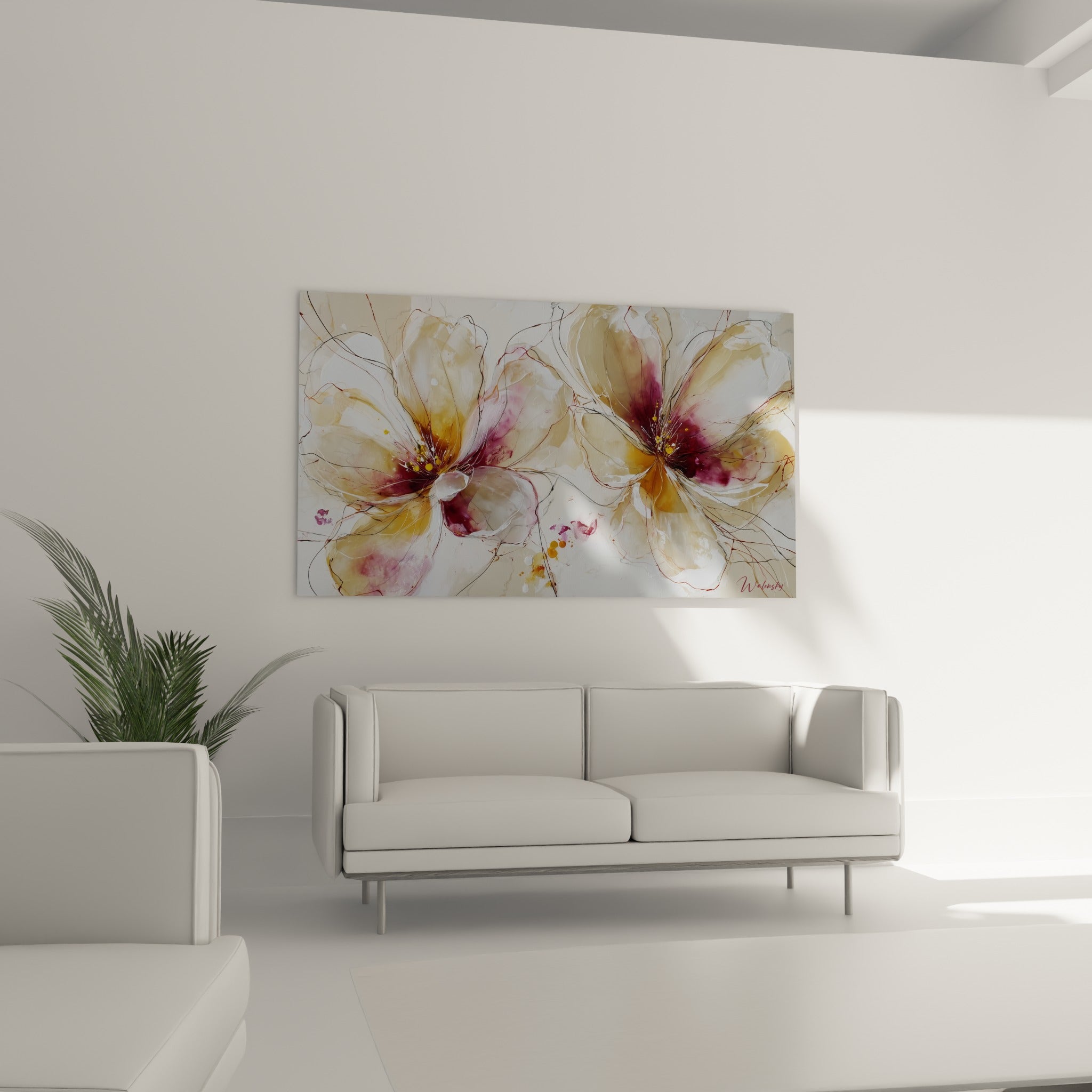 Fleurs dorées et bordeaux du tableau fleur nature au-dessus d'un canapé dans un salon lumineux