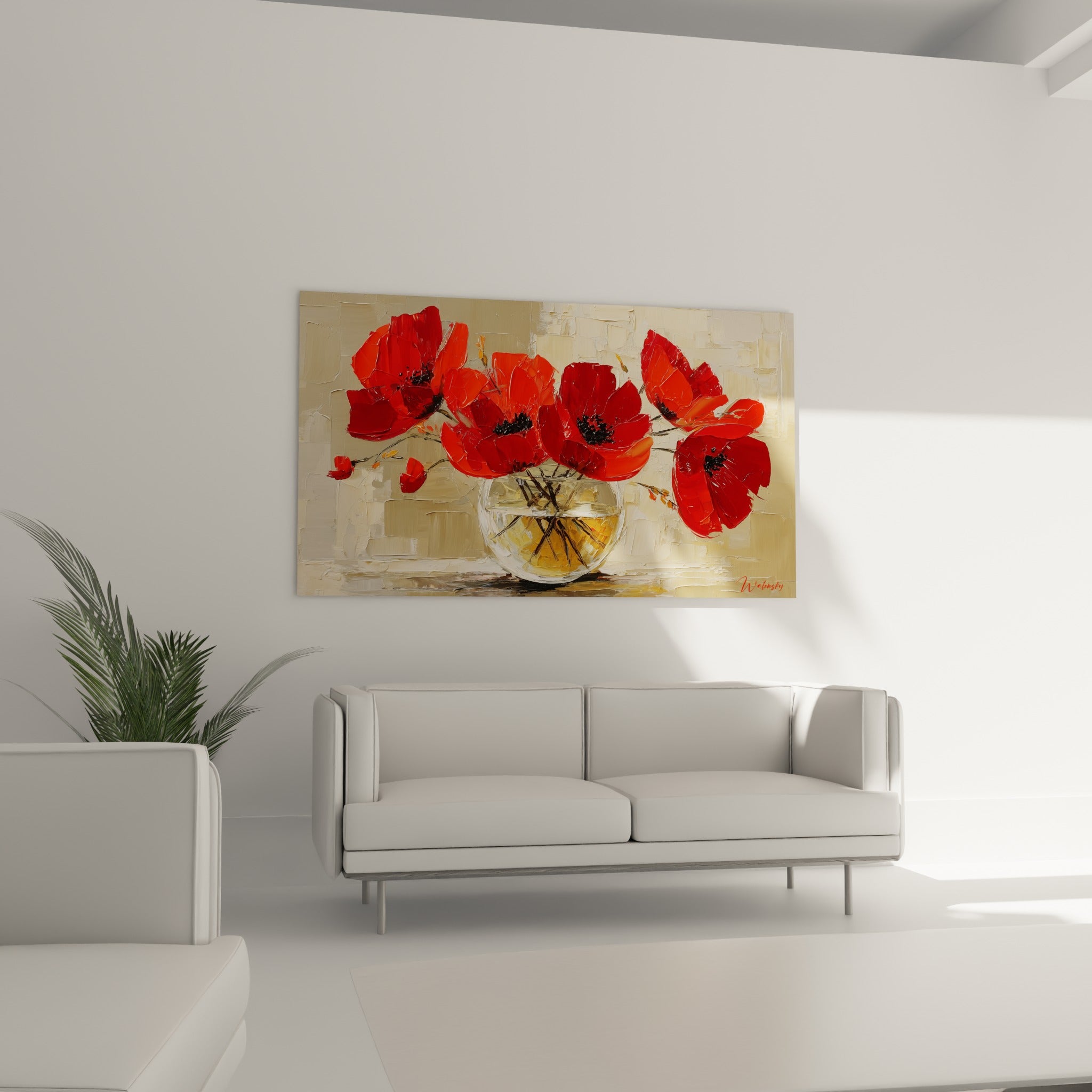 Vase de coquelicots rouges et dorés au-dessus d'un canapé dans un salon lumineux