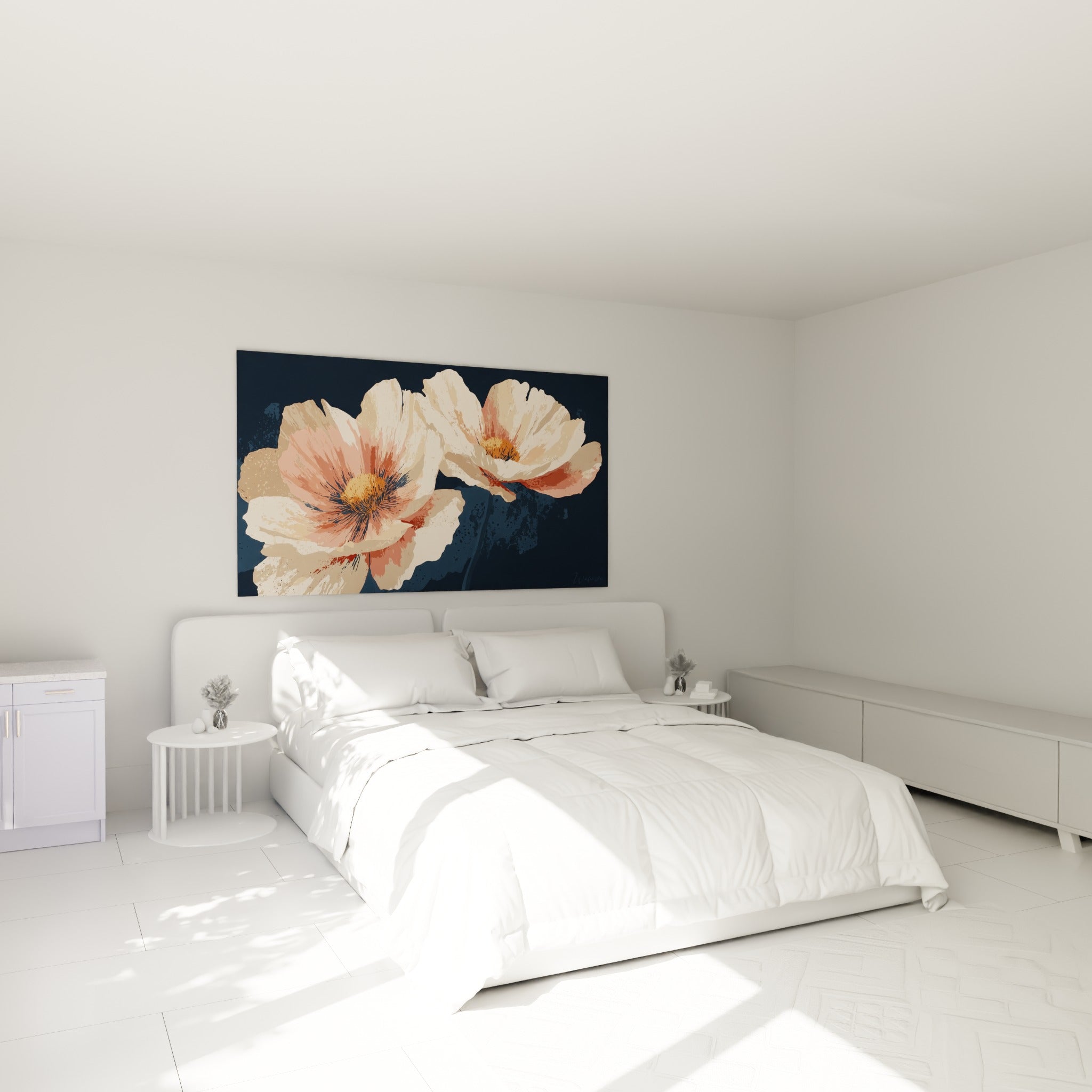 Fleurs de coquelicot roses et crème dominant le mur, au-dessus d'un lit dans une chambre claire