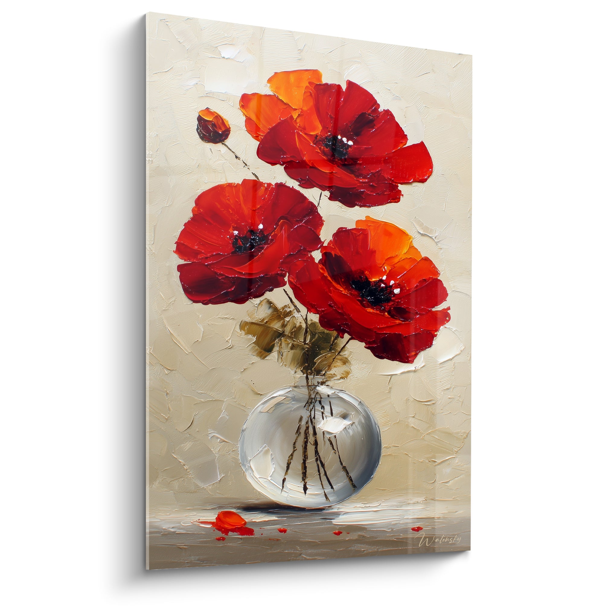 Coquelicots rouge et orangé dans vase rond en verre, texture épaisse et fond ivoire