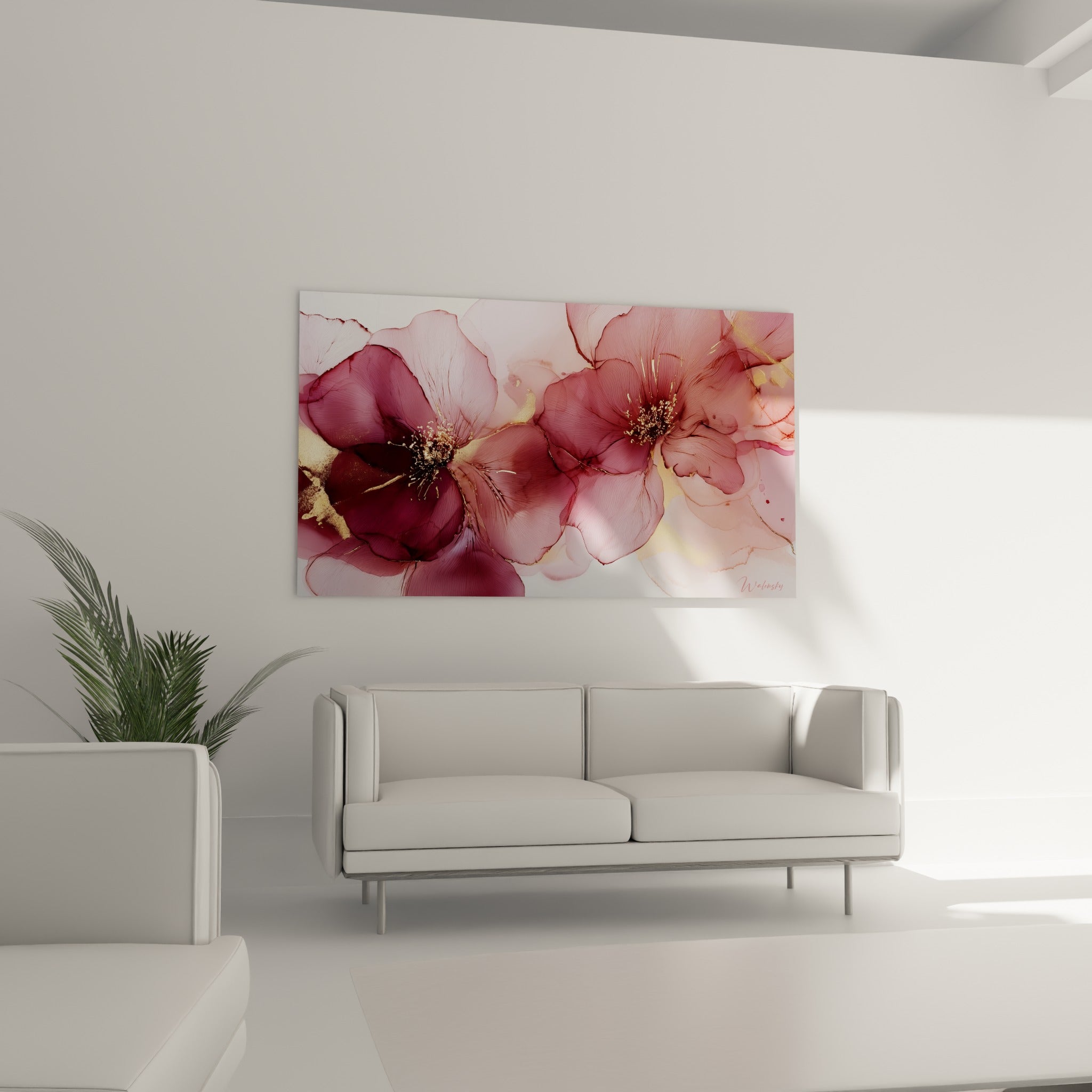 Corolles bordeaux et roses aux cœurs dorés, tableau placé au-dessus d'un canapé dans un salon lumineux