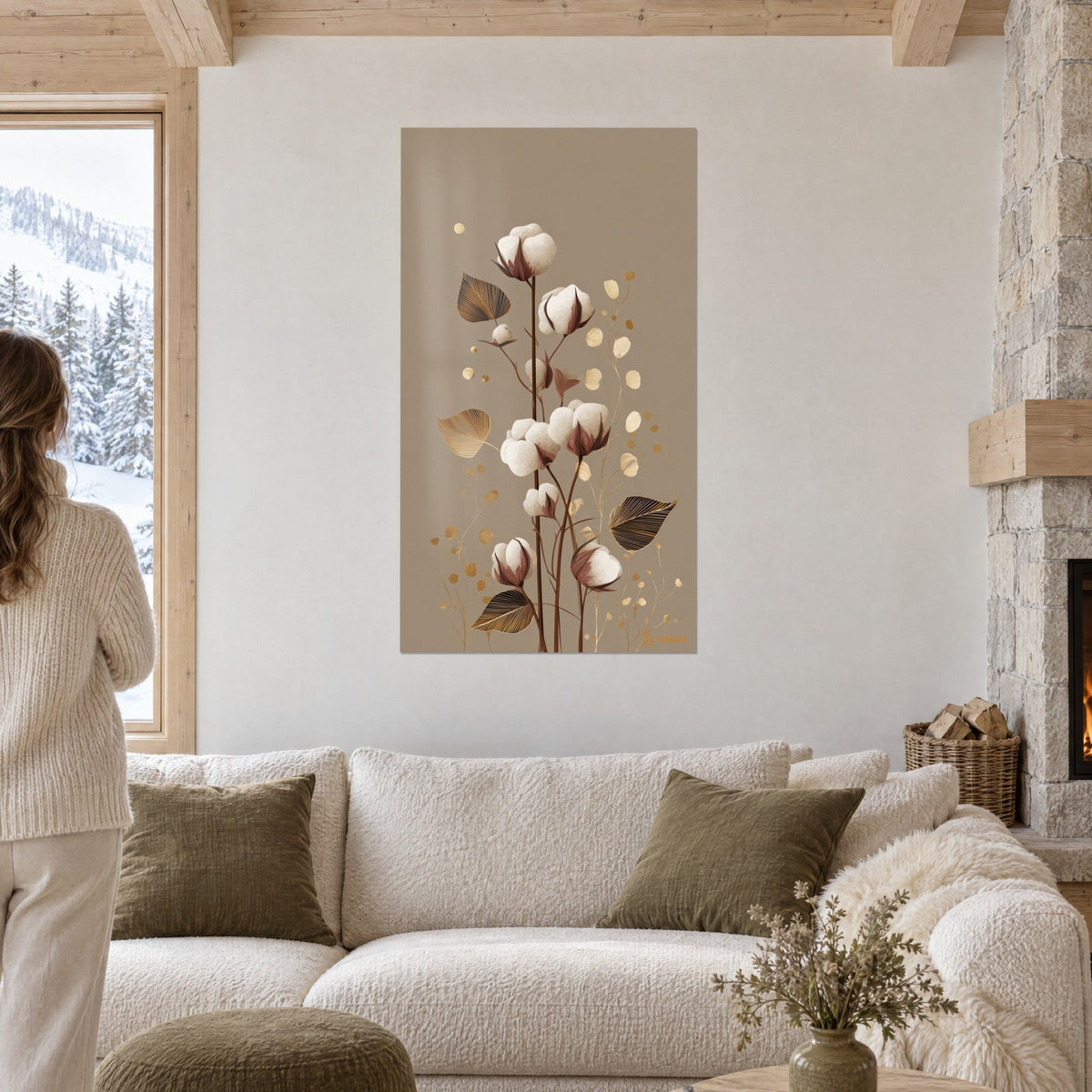 Quadro capsule di cotone avorio su fondo talpa, foglie dorate nervate, visitatrice di spalle, sopra un divano in un soggiorno luminoso