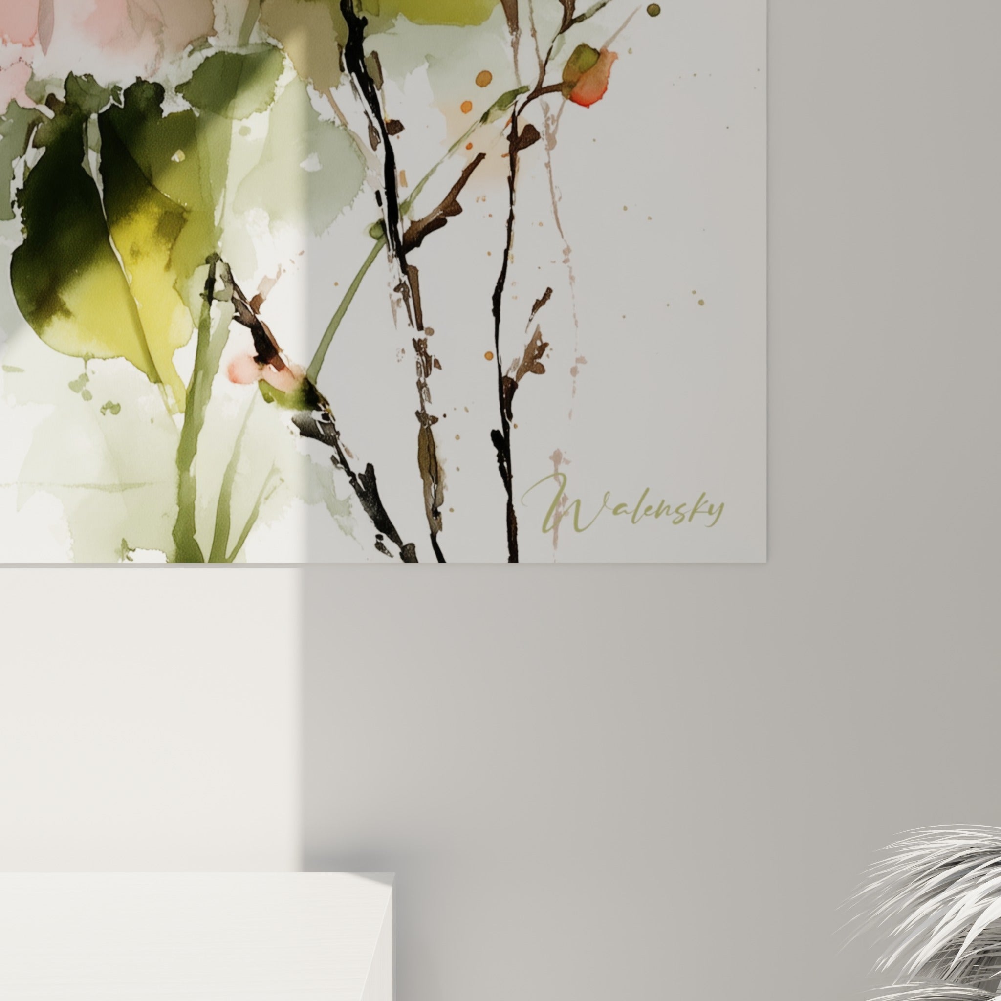 Détail des pétales rose saumon et des coulures ocre révélant le grain de l'aquarelle sur la toile