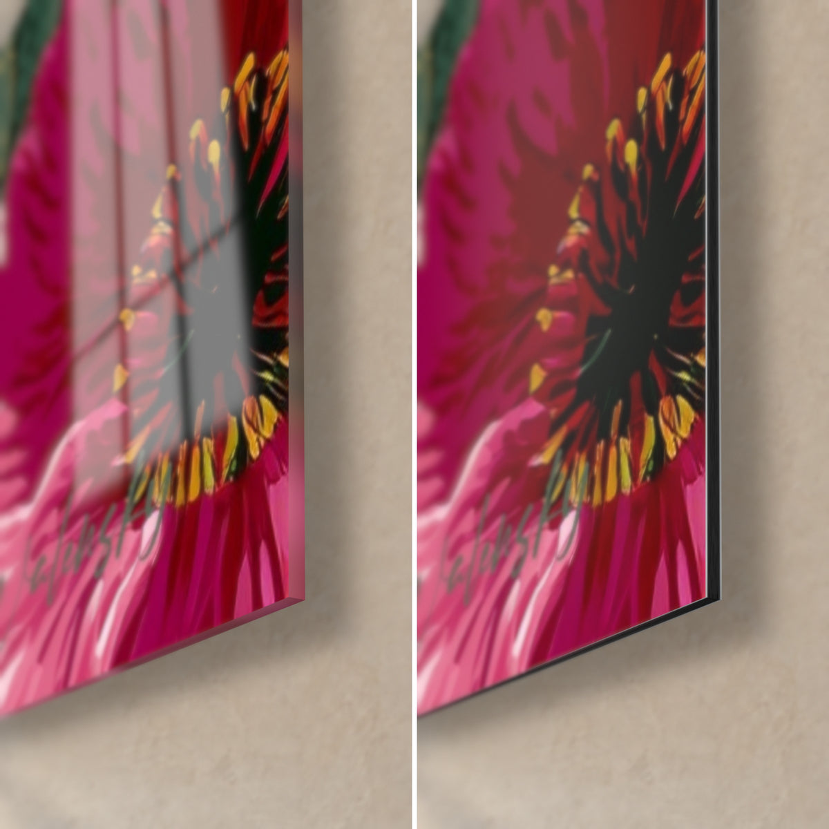 Schilderij magenta bloem met zwart hart bezaaid met geel, rechtsonder: glanzend glas links, mat Dibond rechts