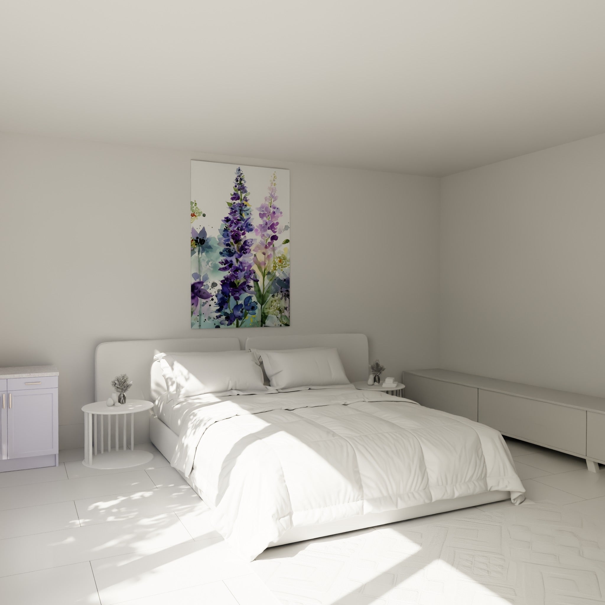 Épis de fleurs violettes et vertes en aquarelle, accrochés au-dessus d'un lit dans une chambre claire