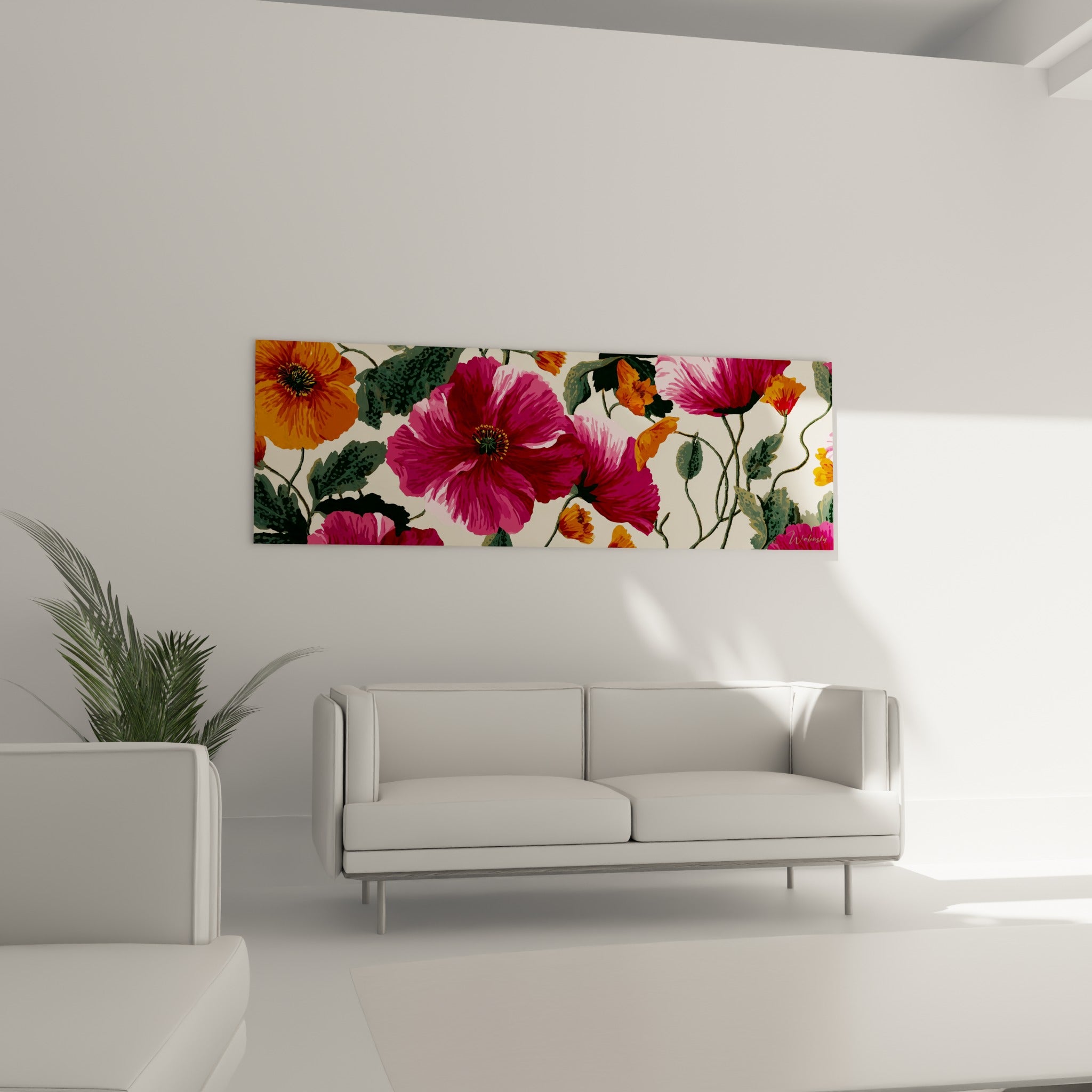 Fleurs magenta et pétales safran aux tiges vertes fines, suspendues au-dessus d'un canapé dans un salon lumineux