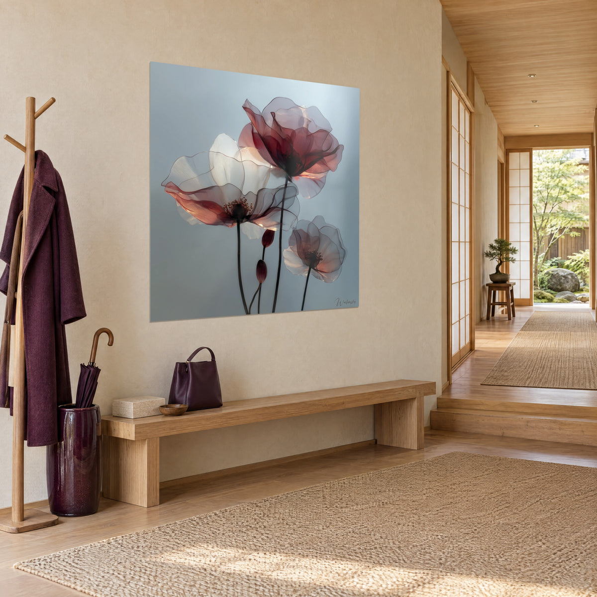 Schilderij drie doorzichtige bloemen met wijnrode en parelmoerwitte bloemblaadjes, slanke donkere stengels, gehangen in een japandi hal